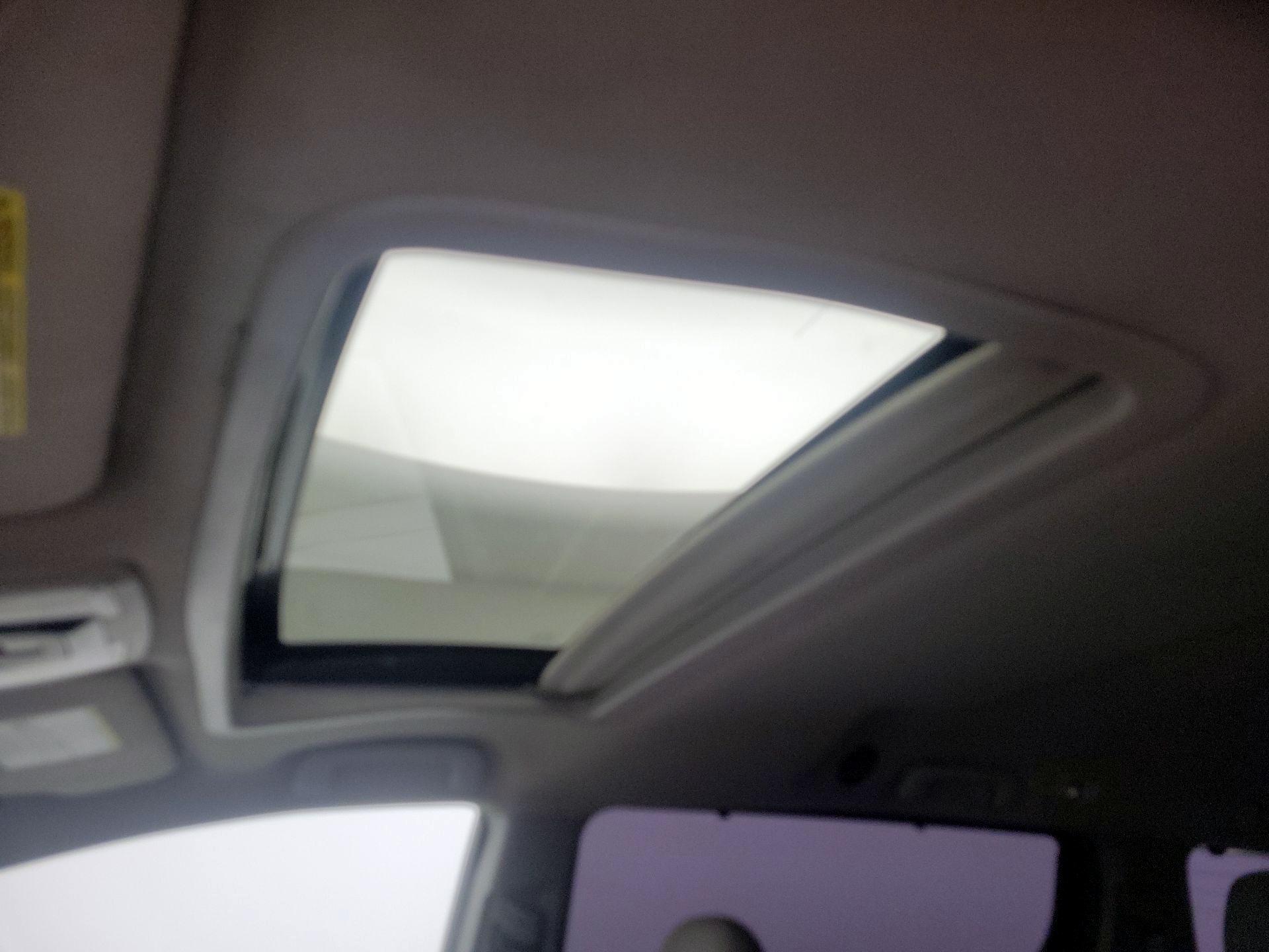 Thumbnail: 2017 Toyota Sienna - 19