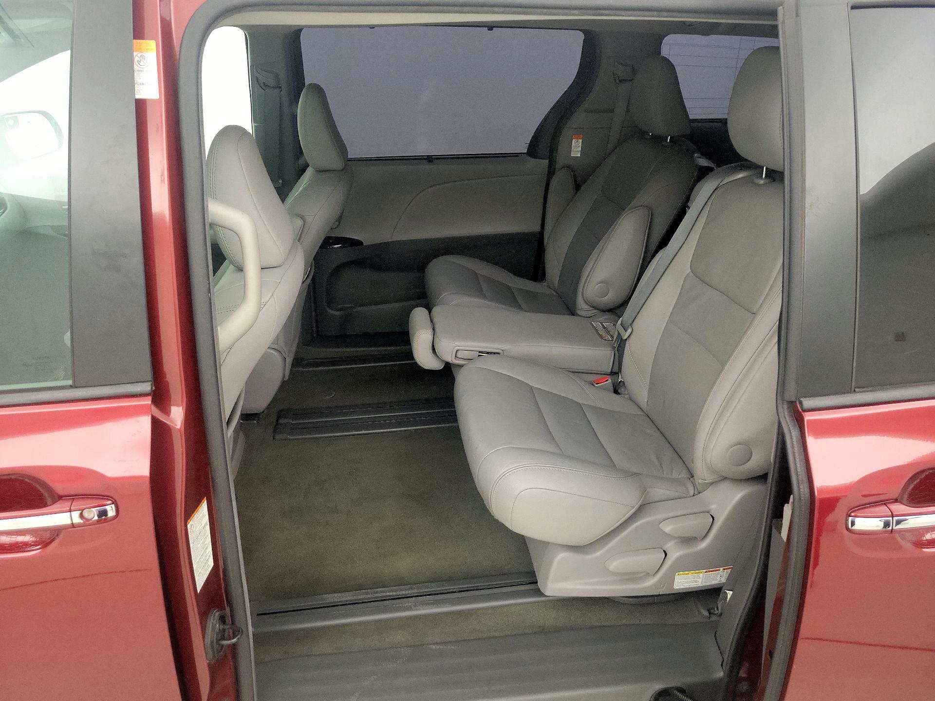 Thumbnail: 2017 Toyota Sienna - 20