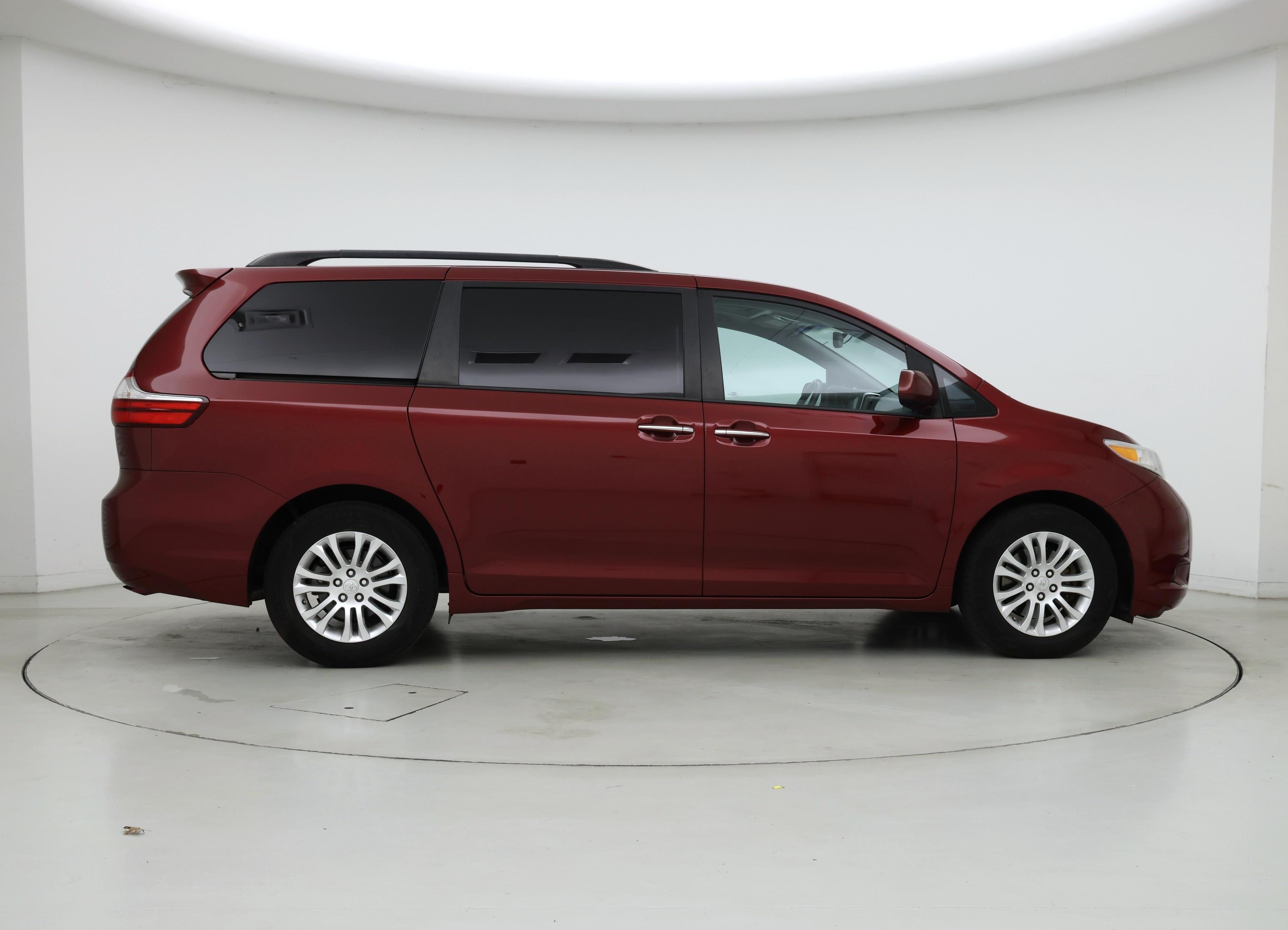 Thumbnail: 2017 Toyota Sienna - 7