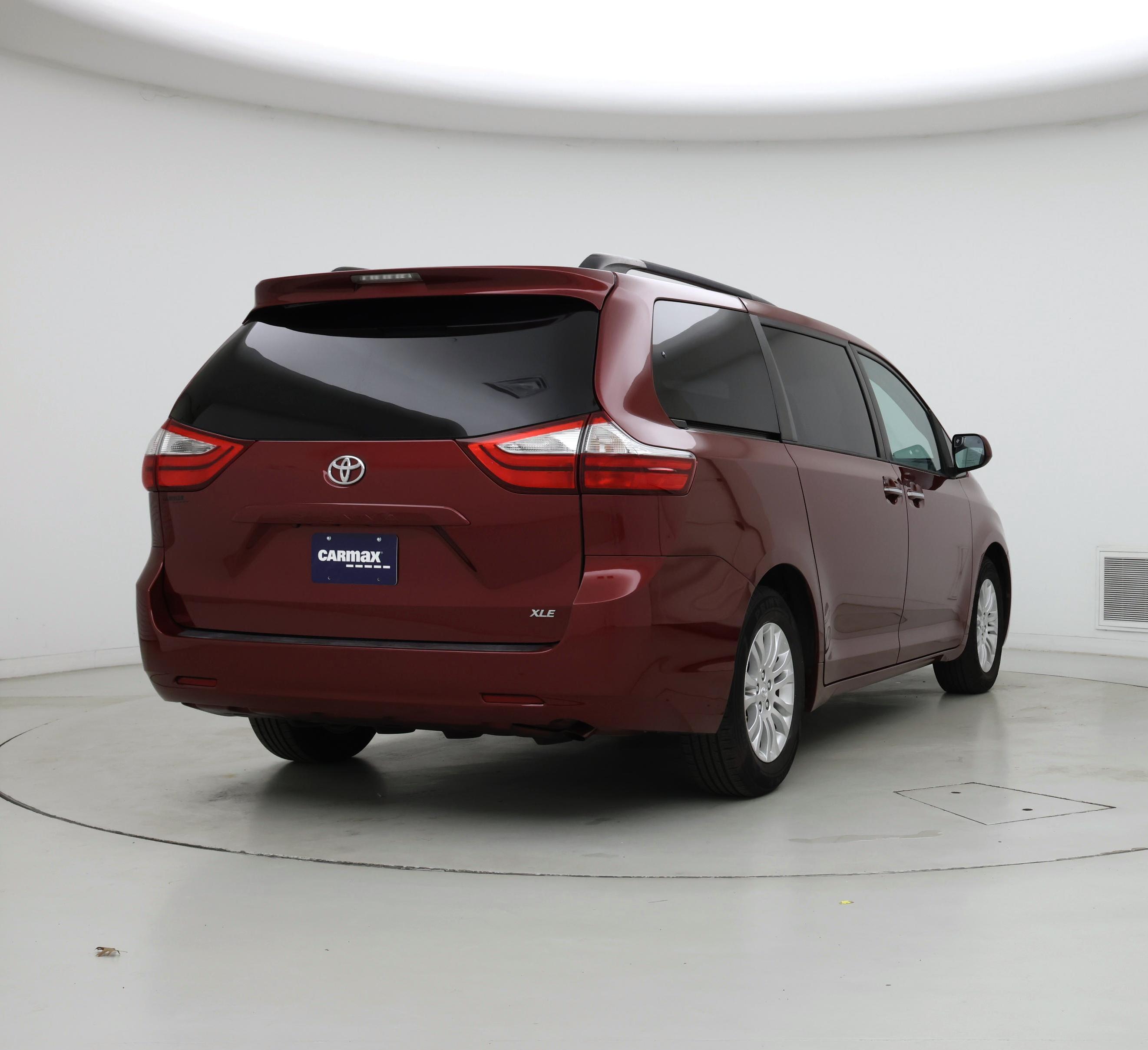 Thumbnail: 2017 Toyota Sienna - 8