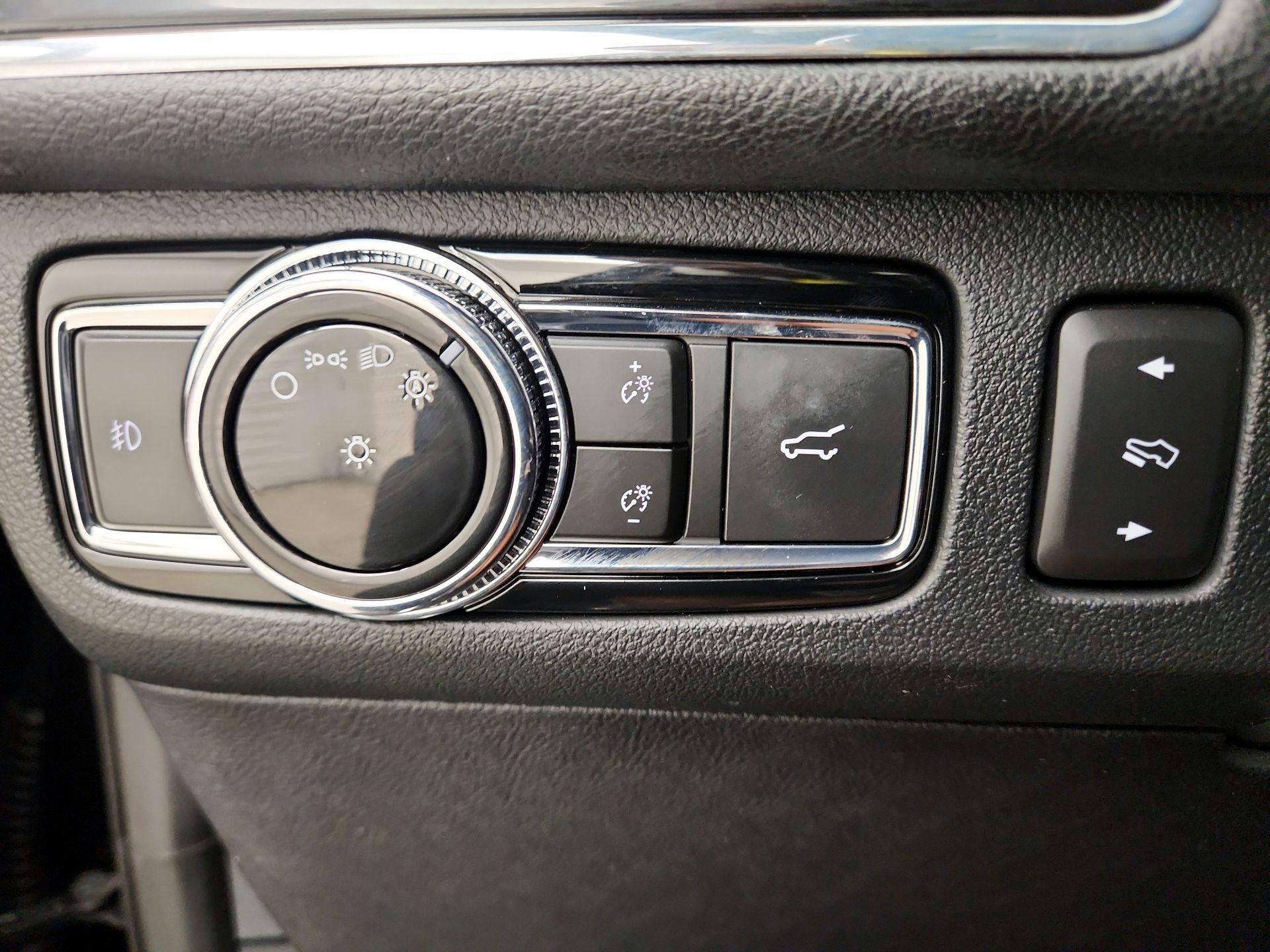 Thumbnail: 2021 Lincoln Navigator L - 13