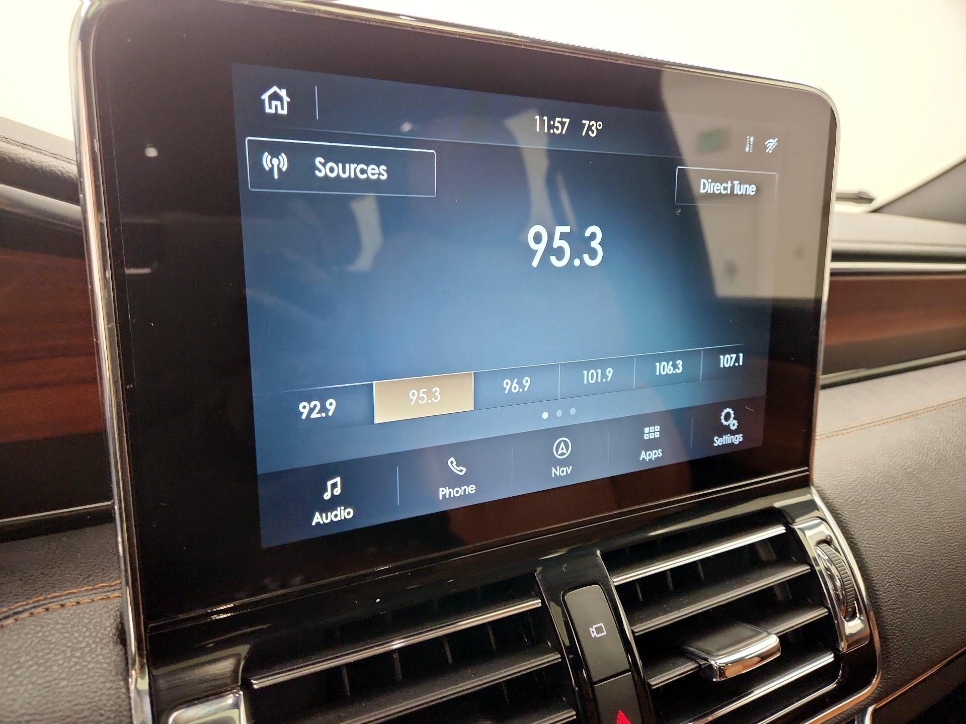 Thumbnail: 2021 Lincoln Navigator L - 16