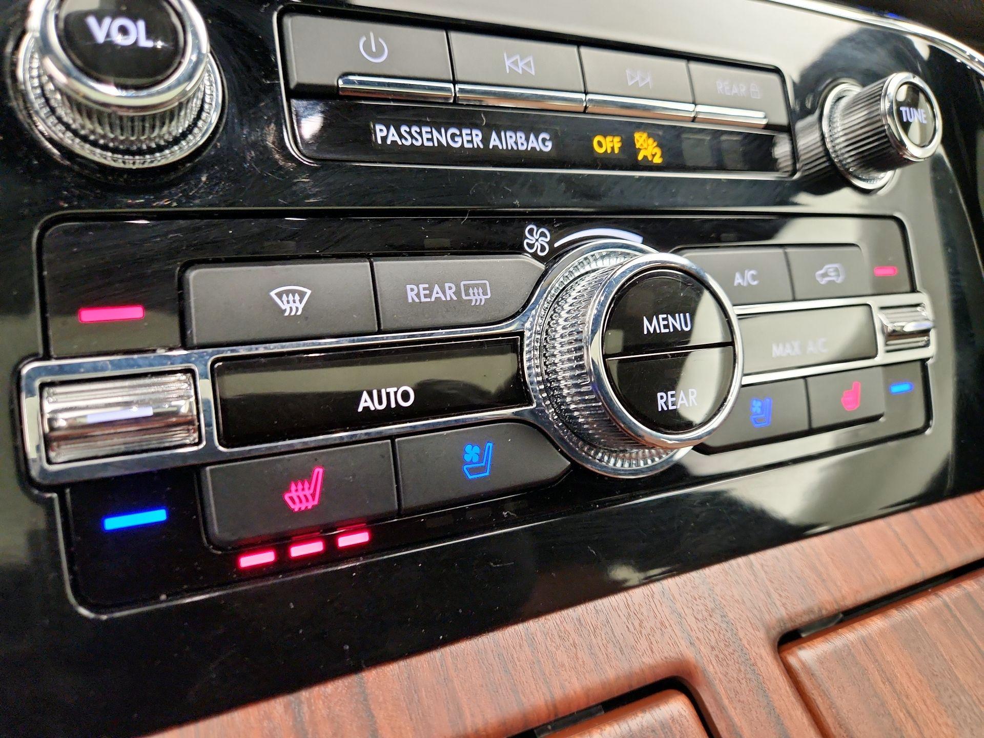 Thumbnail: 2021 Lincoln Navigator L - 17