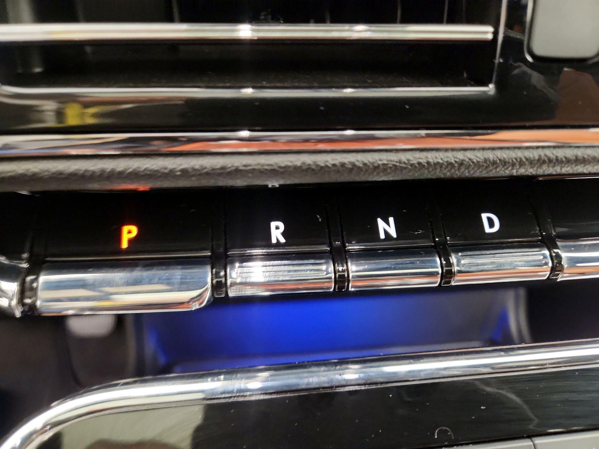 Thumbnail: 2021 Lincoln Navigator L - 18