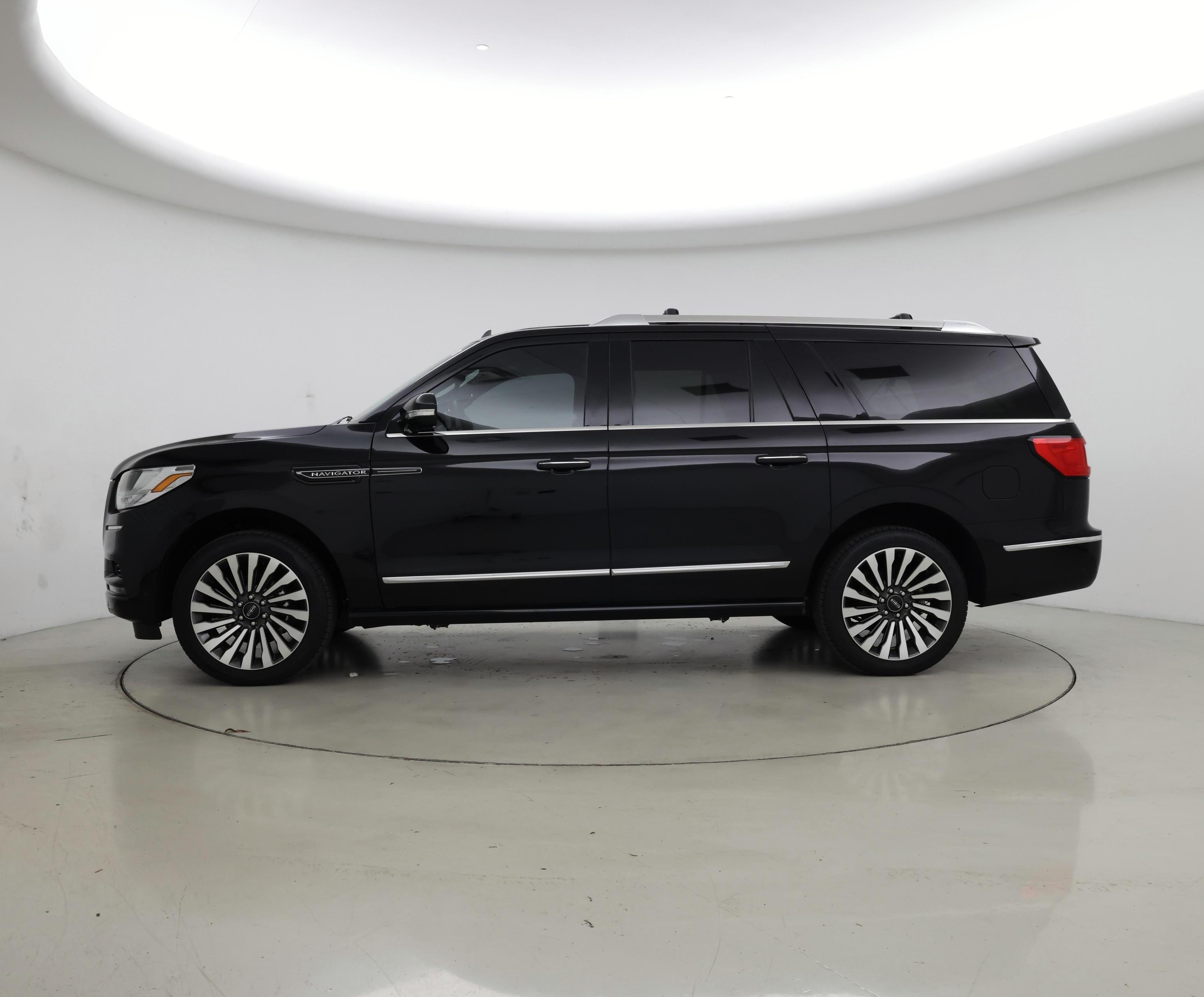 Thumbnail: 2021 Lincoln Navigator L - 3