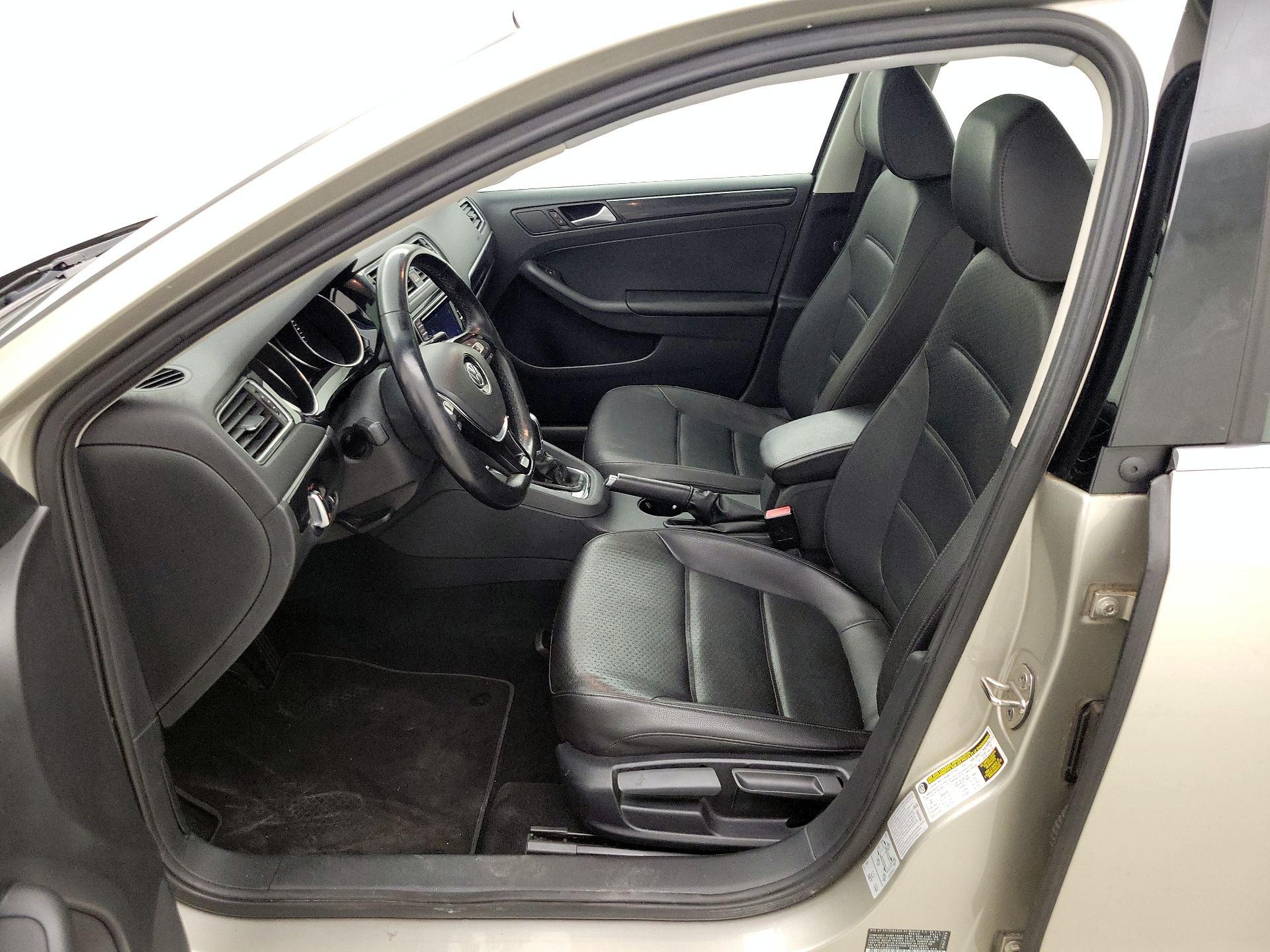 Thumbnail: 2016 Volkswagen Jetta - 11