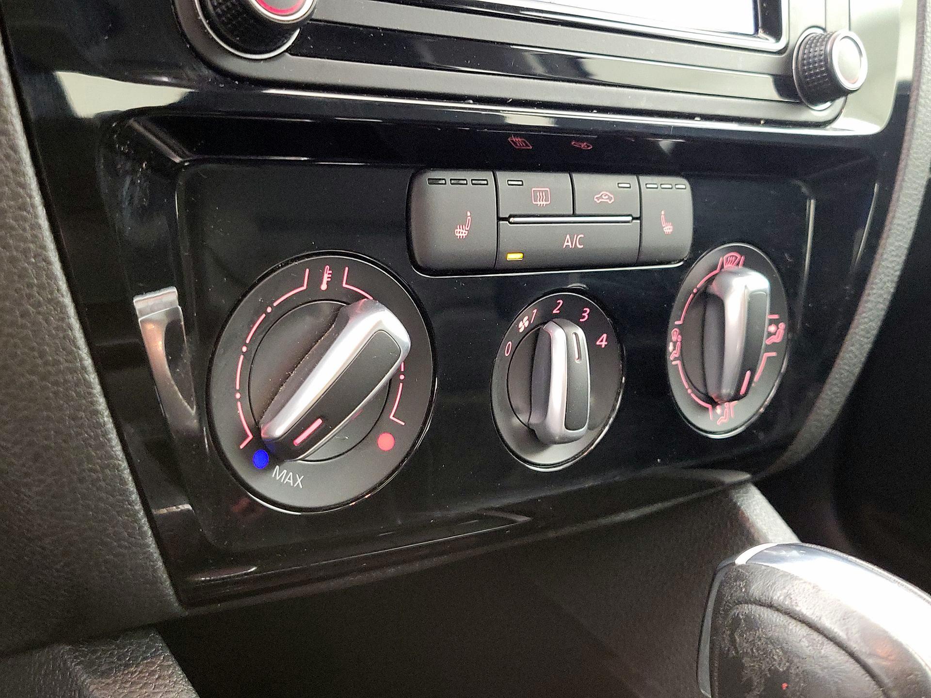 Thumbnail: 2016 Volkswagen Jetta - 16