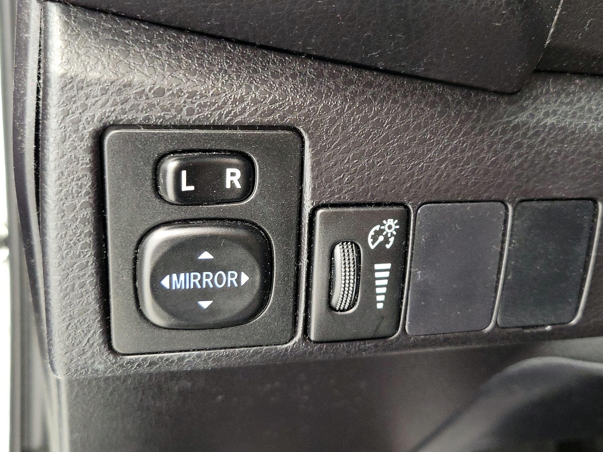 Thumbnail: 2016 Toyota Corolla - 13