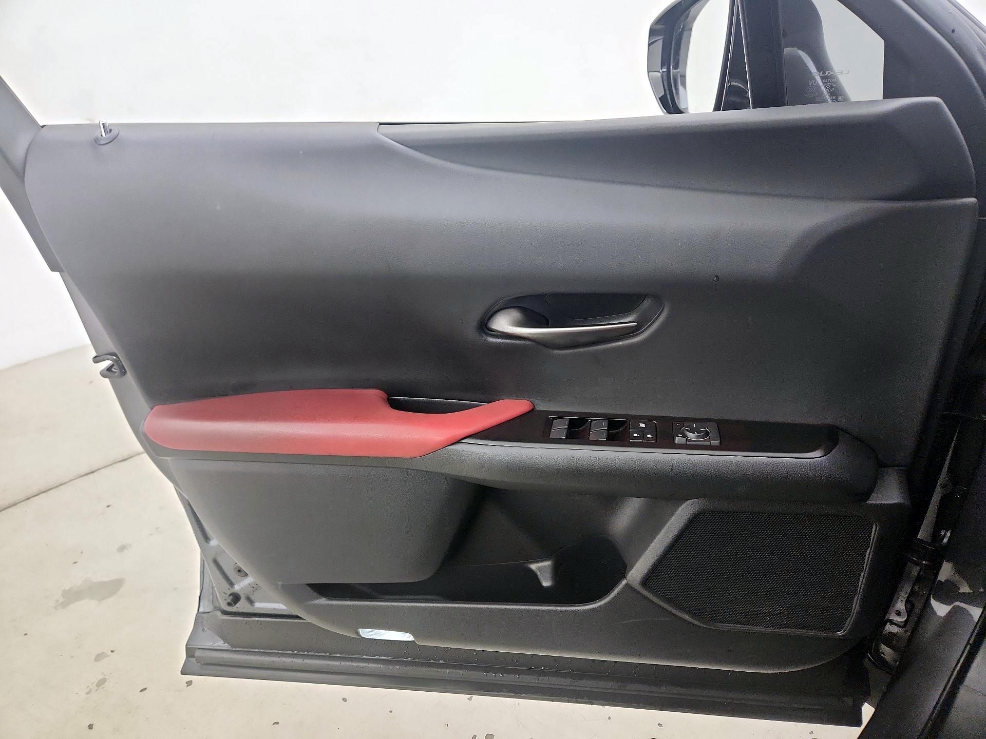 Thumbnail: 2022 Lexus UX - 12