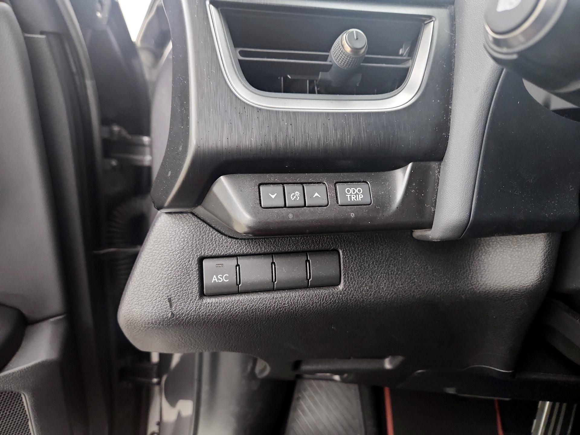 Thumbnail: 2022 Lexus UX - 13