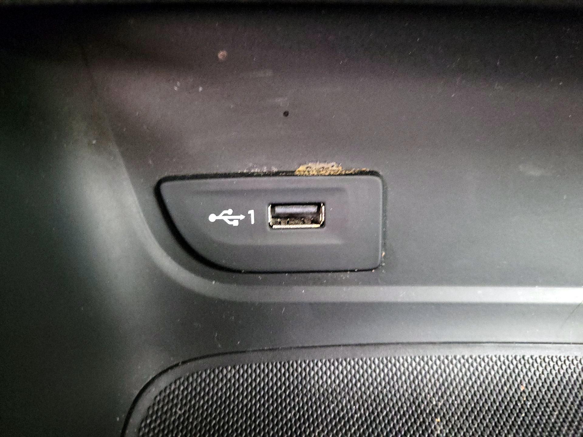 Thumbnail: 2018 Audi RS 3 - 19