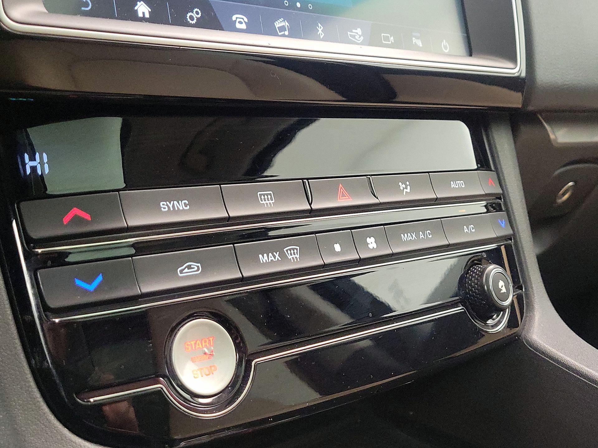 Thumbnail: 2019 Jaguar F-Pace - 16