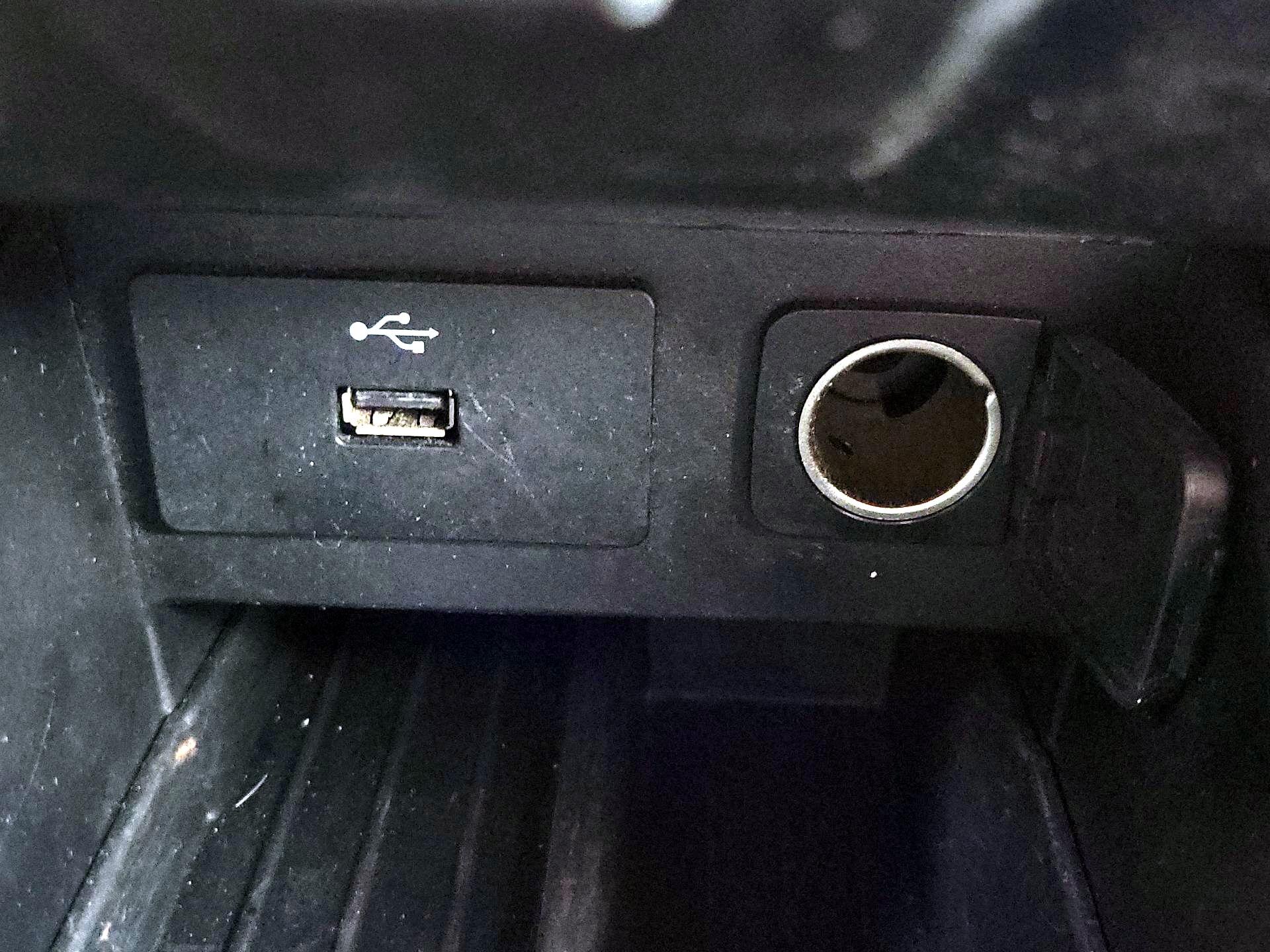 Thumbnail: 2017 Ford Explorer - 18