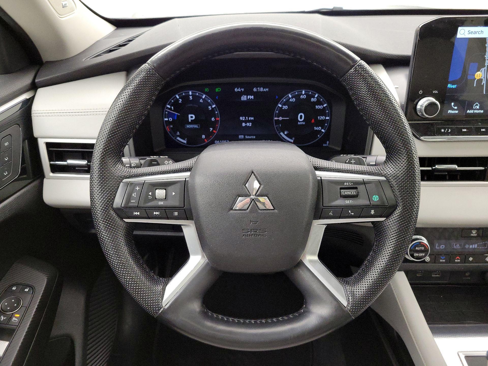 Thumbnail: 2023 Mitsubishi Outlander - 10