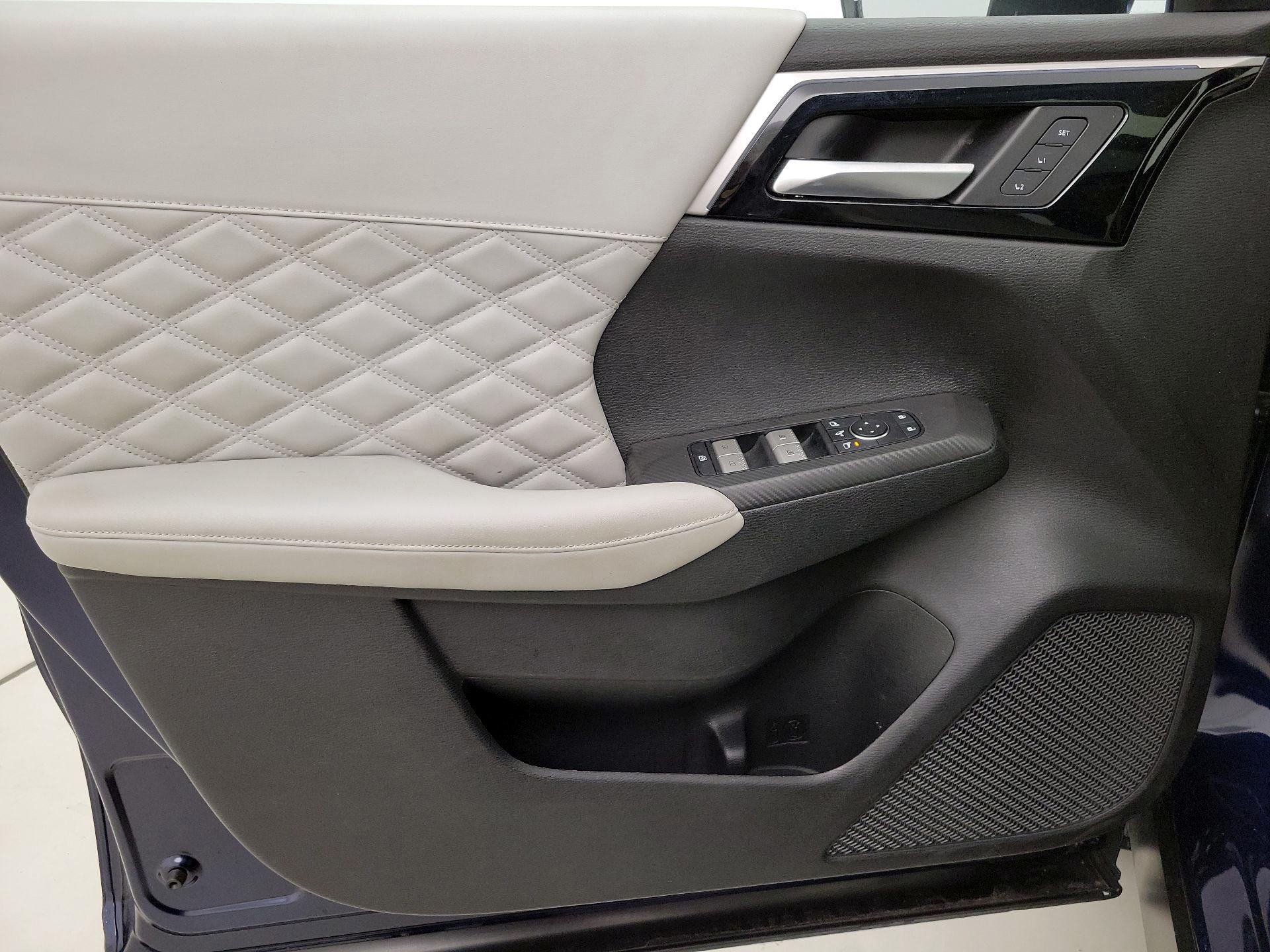 Thumbnail: 2023 Mitsubishi Outlander - 12