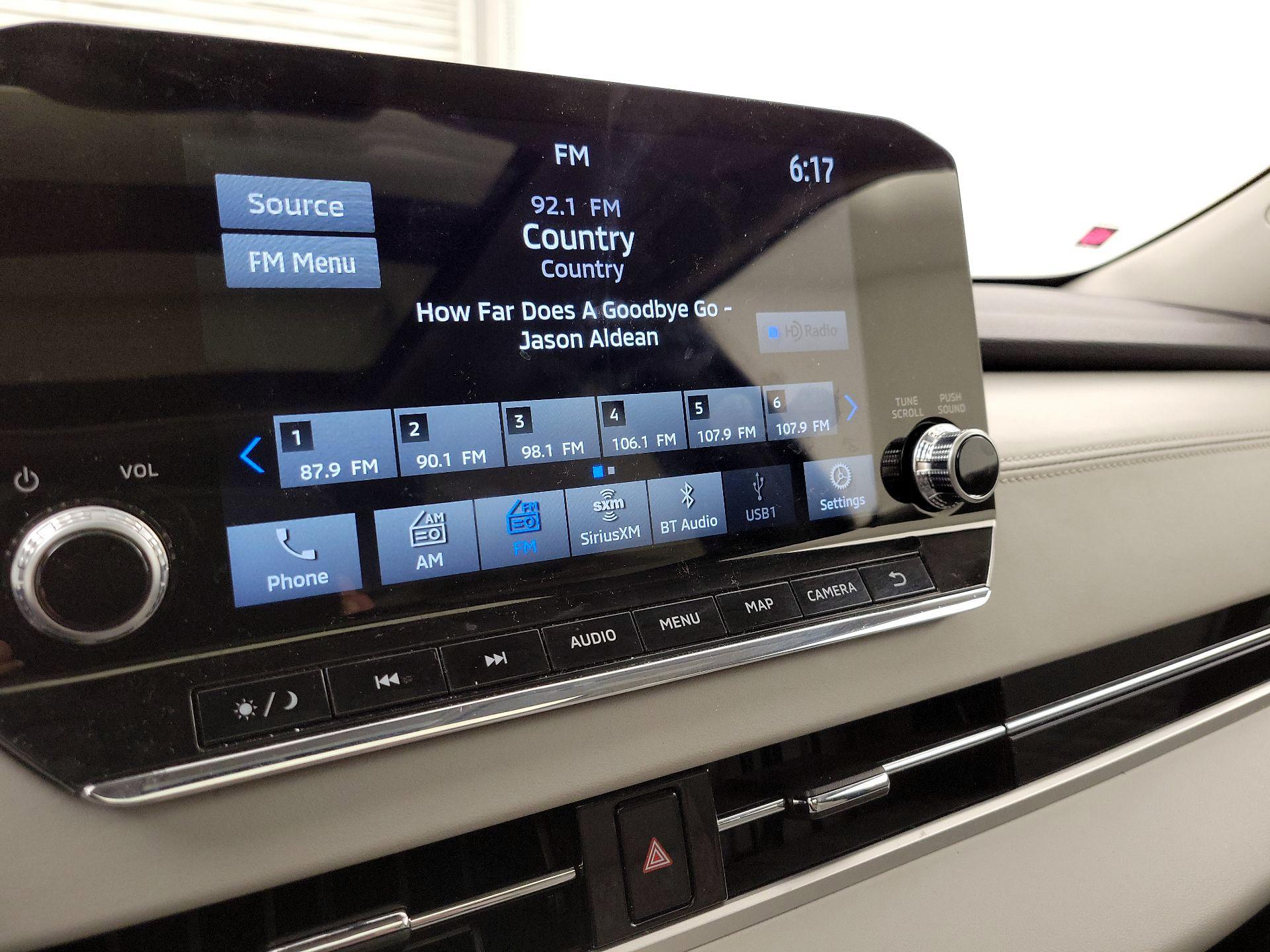 Thumbnail: 2023 Mitsubishi Outlander - 16