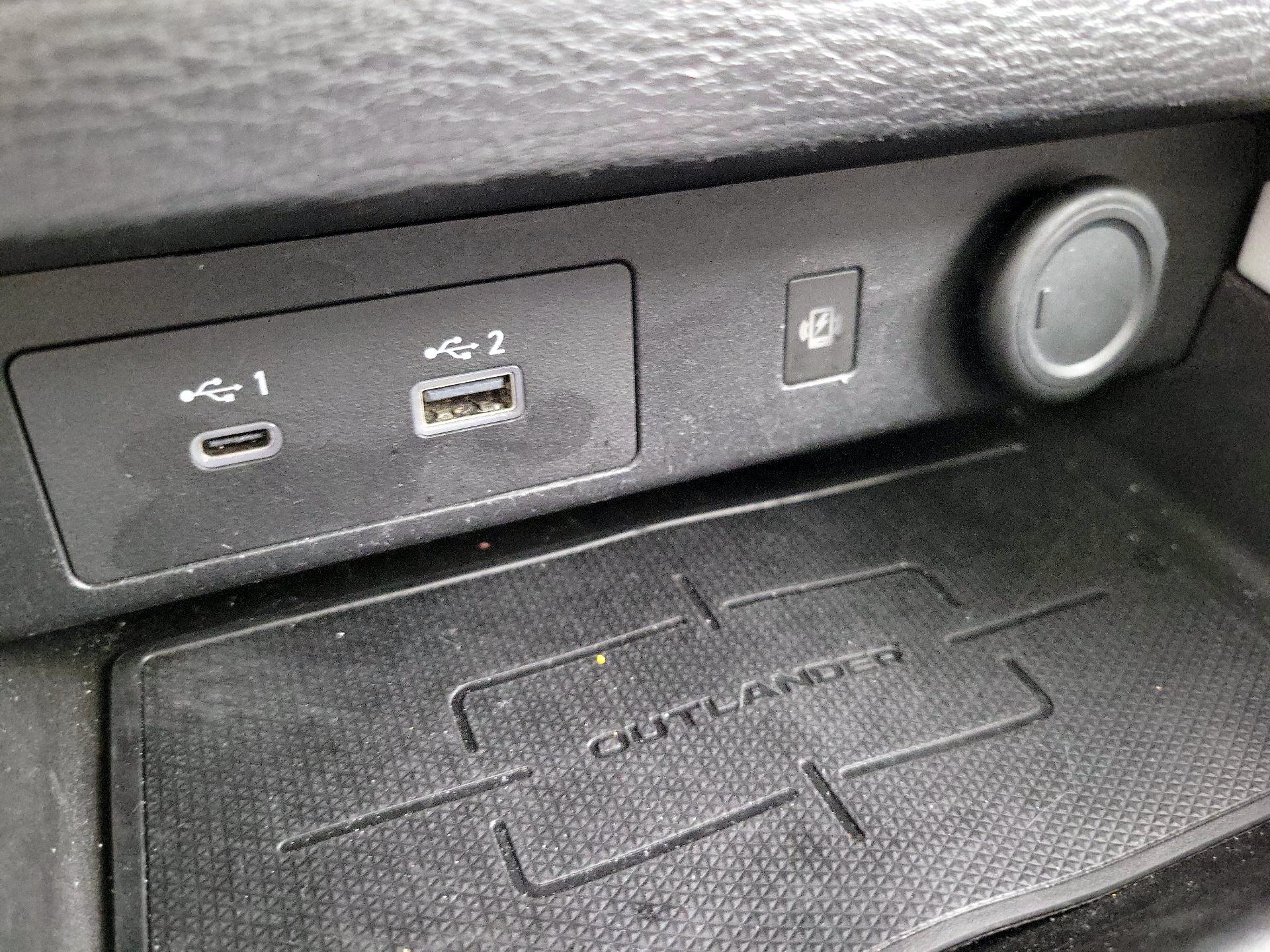 Thumbnail: 2023 Mitsubishi Outlander - 19