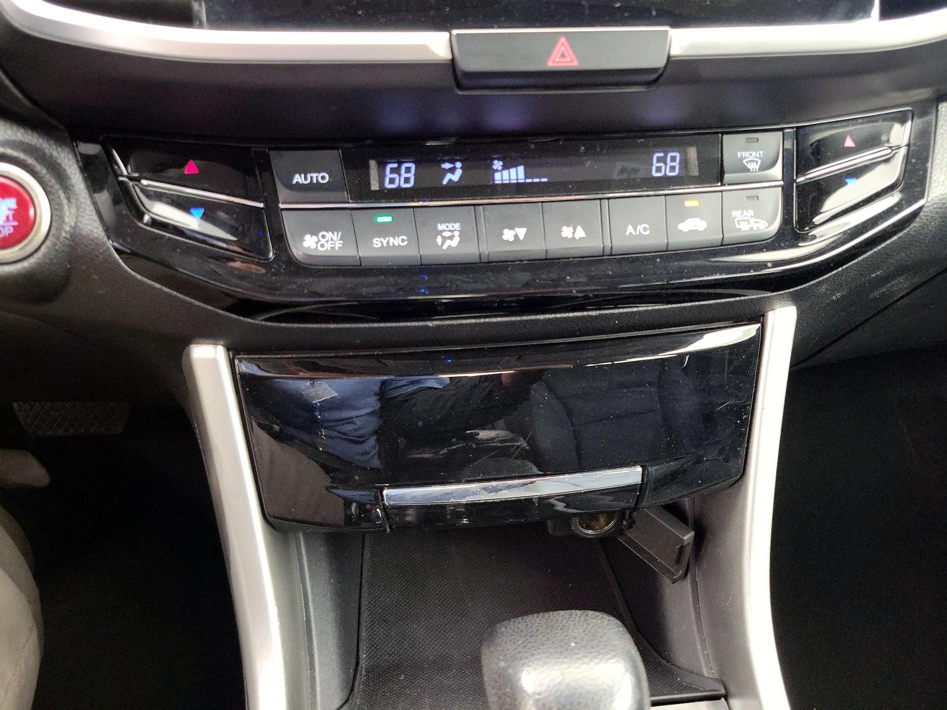 Thumbnail: 2016 Honda Accord - 16