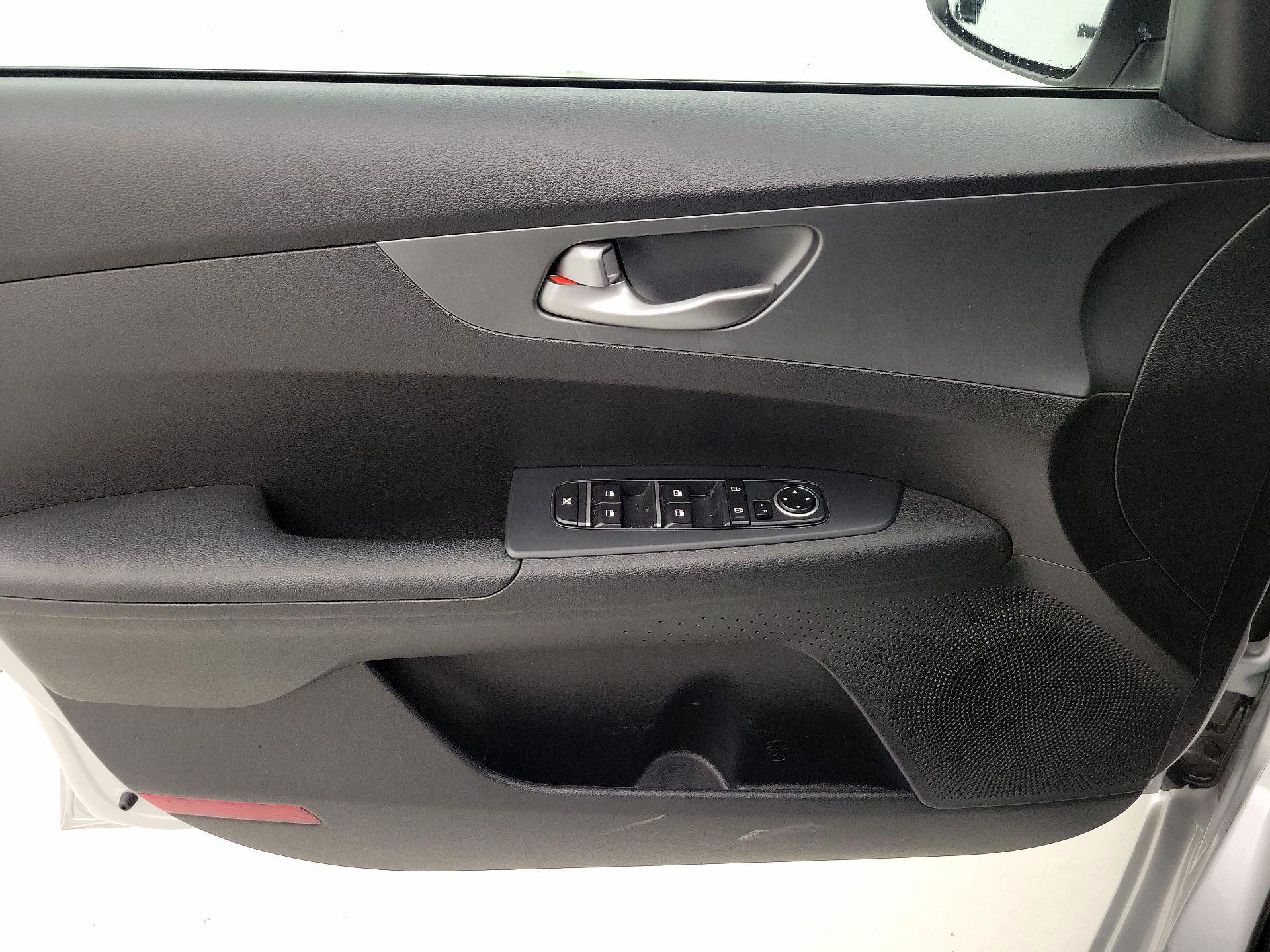 Thumbnail: 2021 Kia Forte - 12