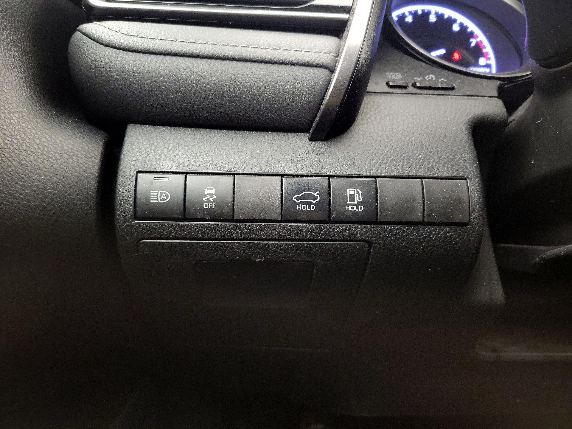 Thumbnail: 2022 Toyota Camry - 14