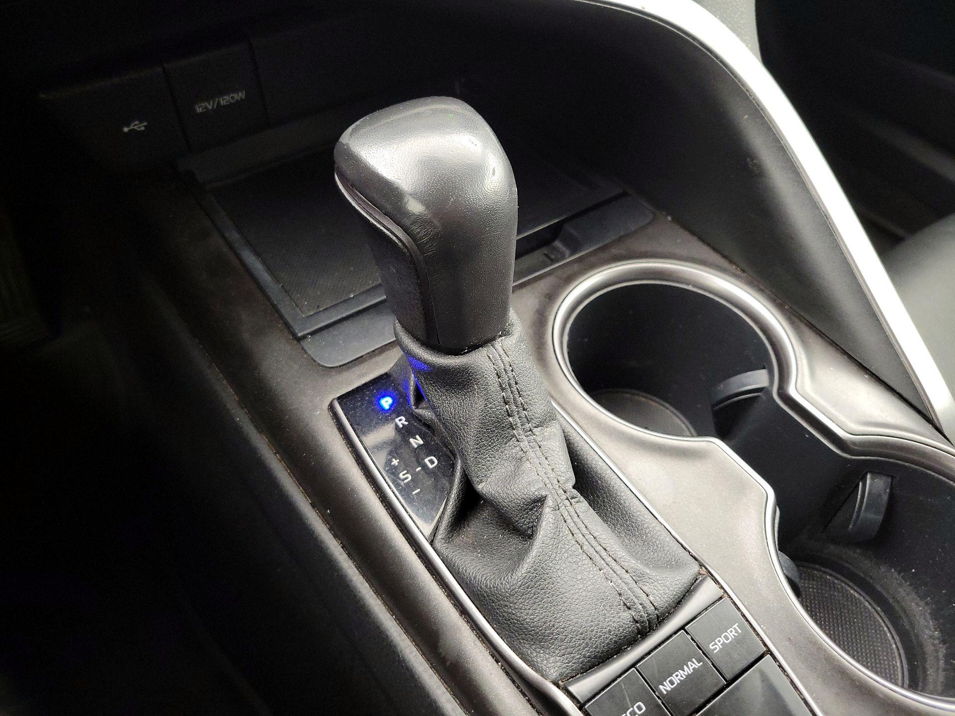 Thumbnail: 2022 Toyota Camry - 18