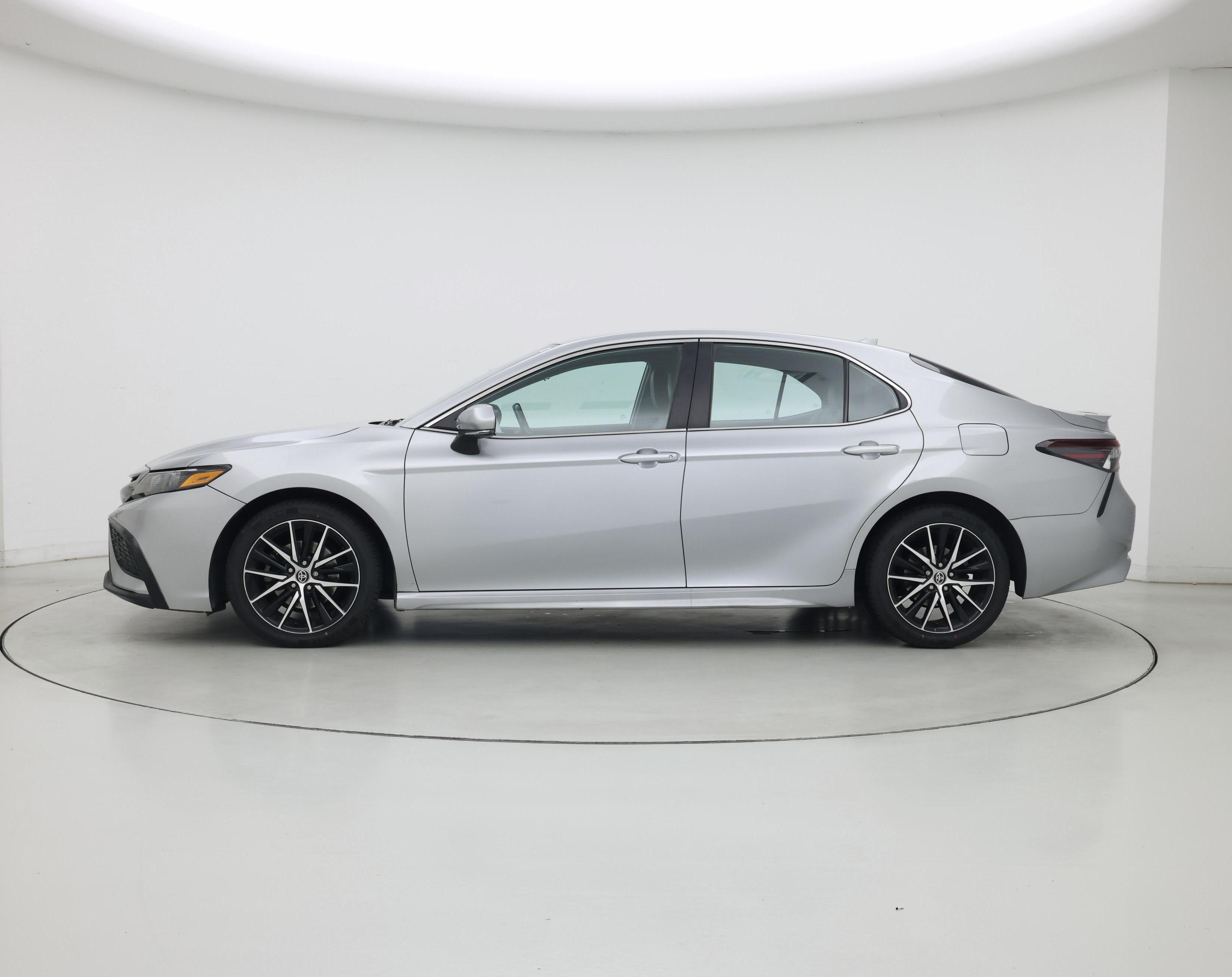 Thumbnail: 2022 Toyota Camry - 3