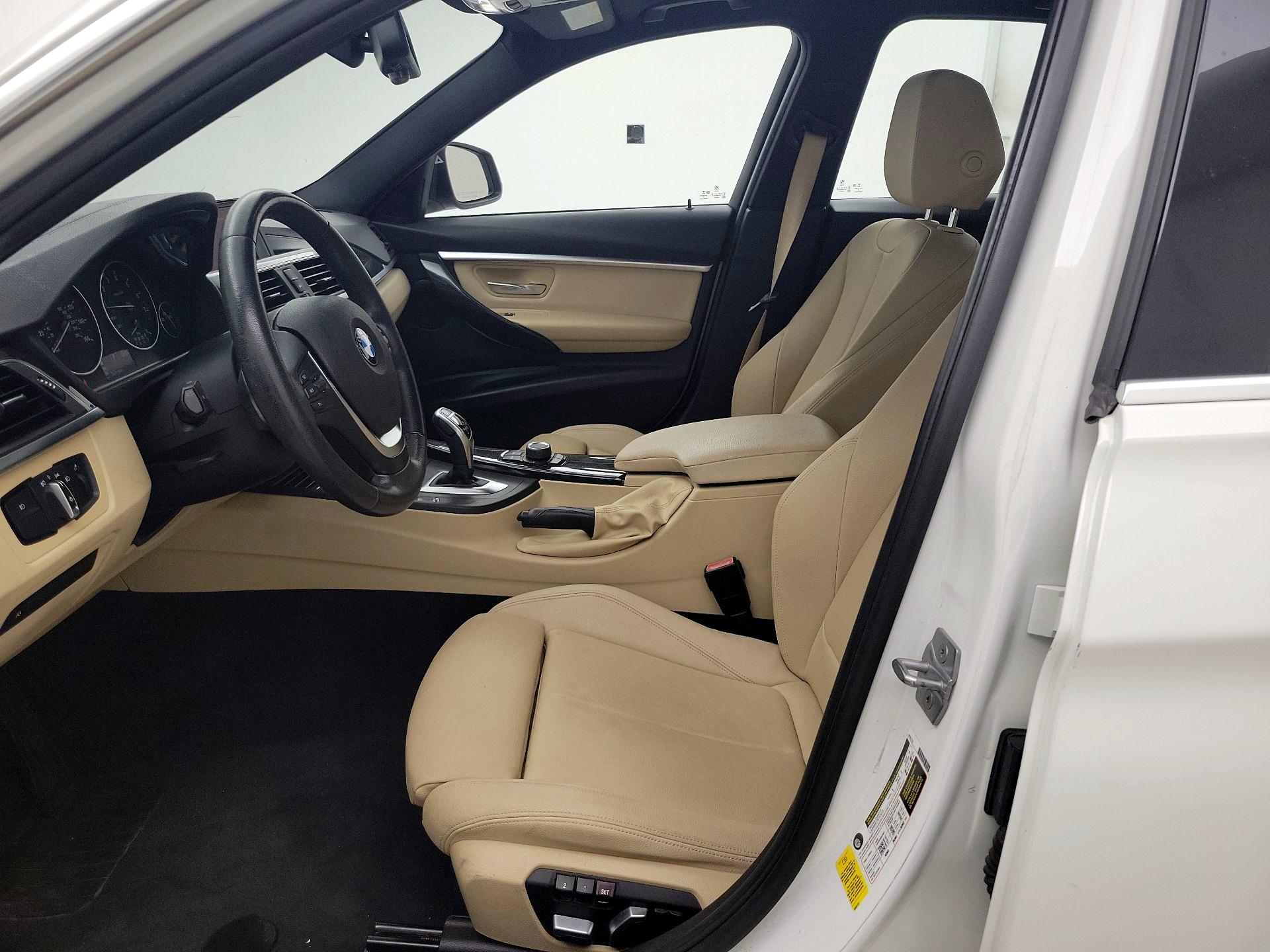 Thumbnail: 2018 BMW 3 Series - 11