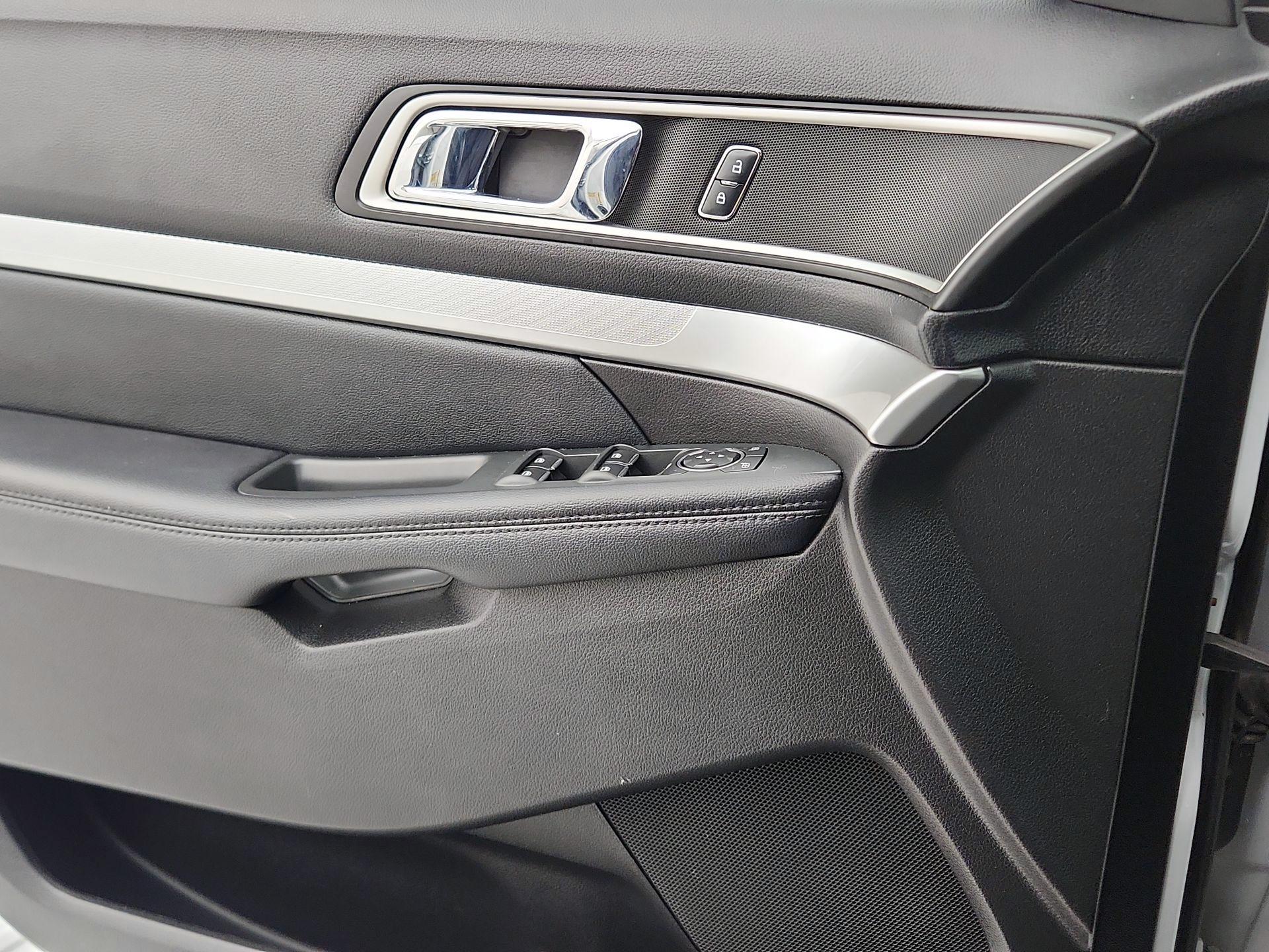 Thumbnail: 2017 Ford Explorer - 12