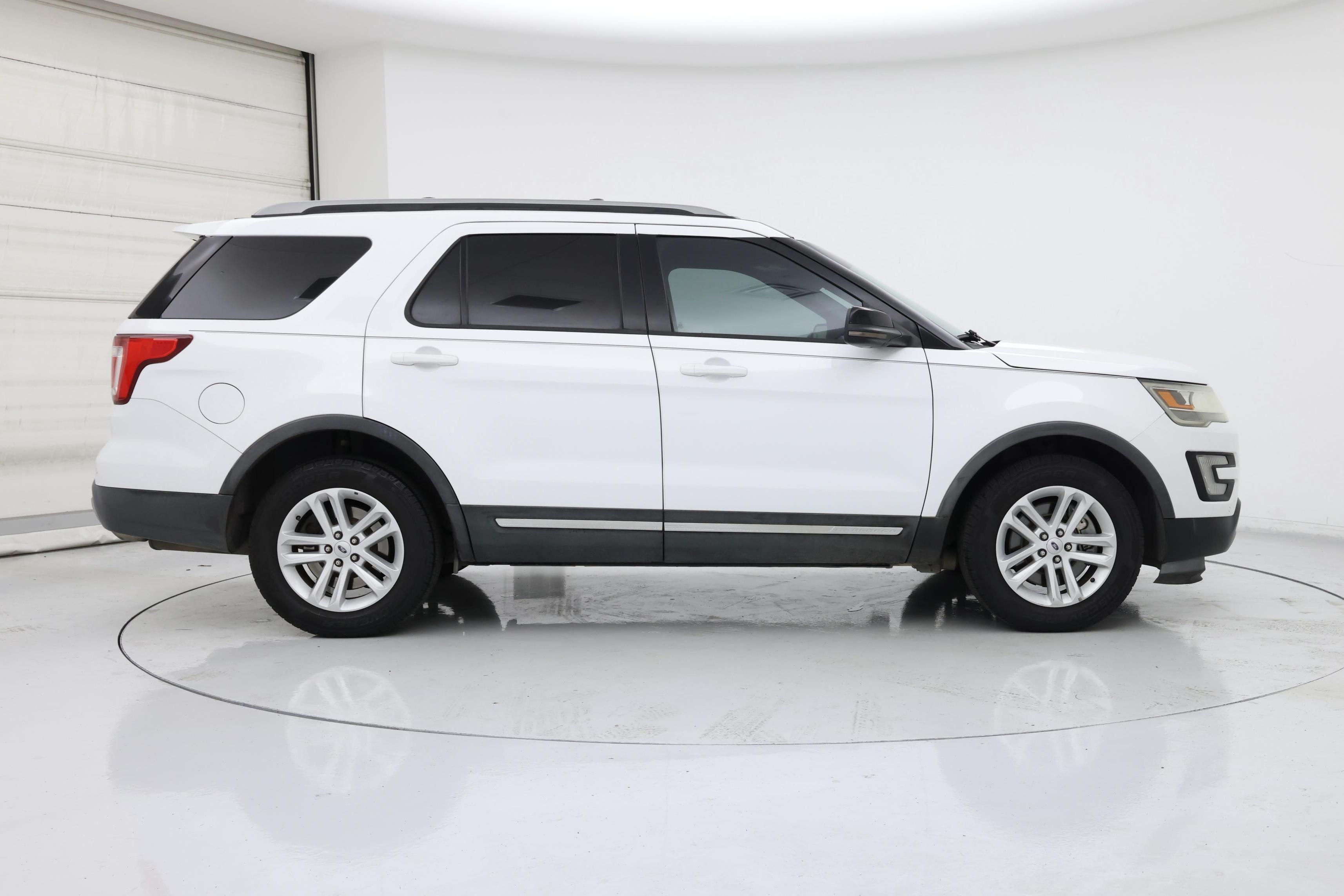 Thumbnail: 2017 Ford Explorer - 7