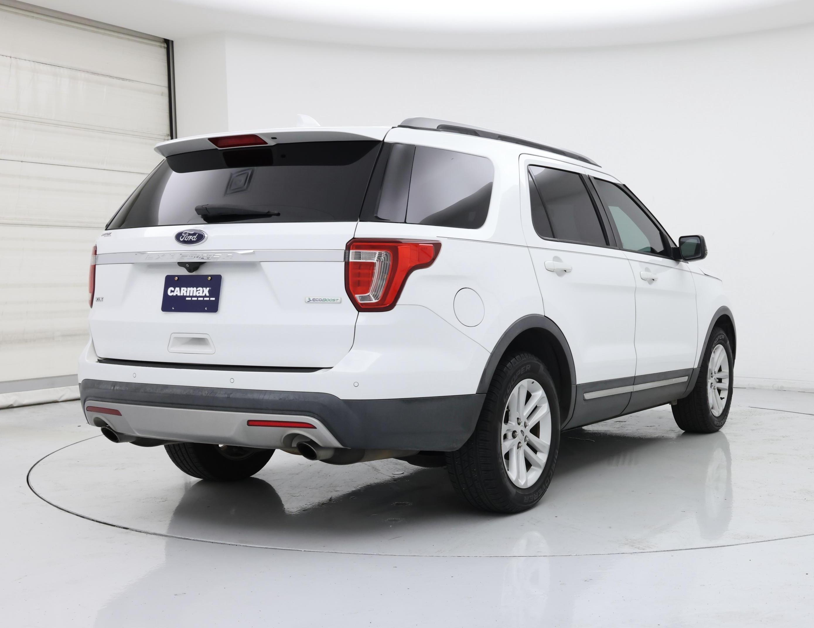 Thumbnail: 2017 Ford Explorer - 8