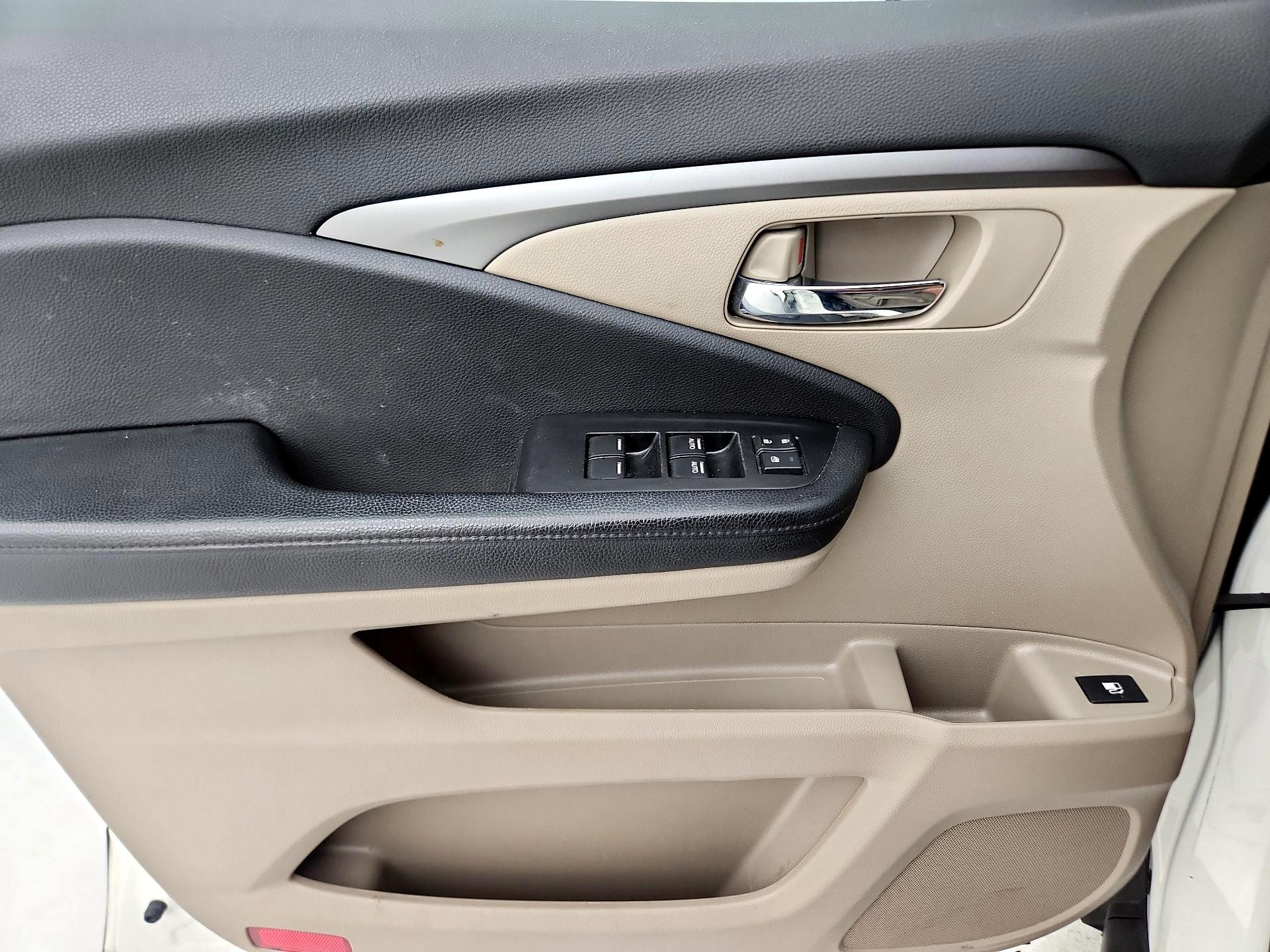 Thumbnail: 2019 Honda Pilot - 12