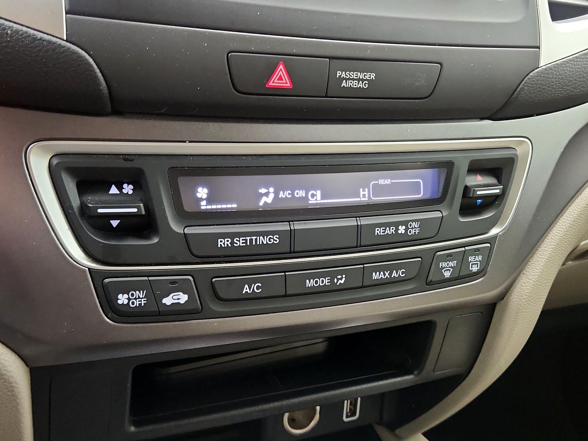 Thumbnail: 2019 Honda Pilot - 16