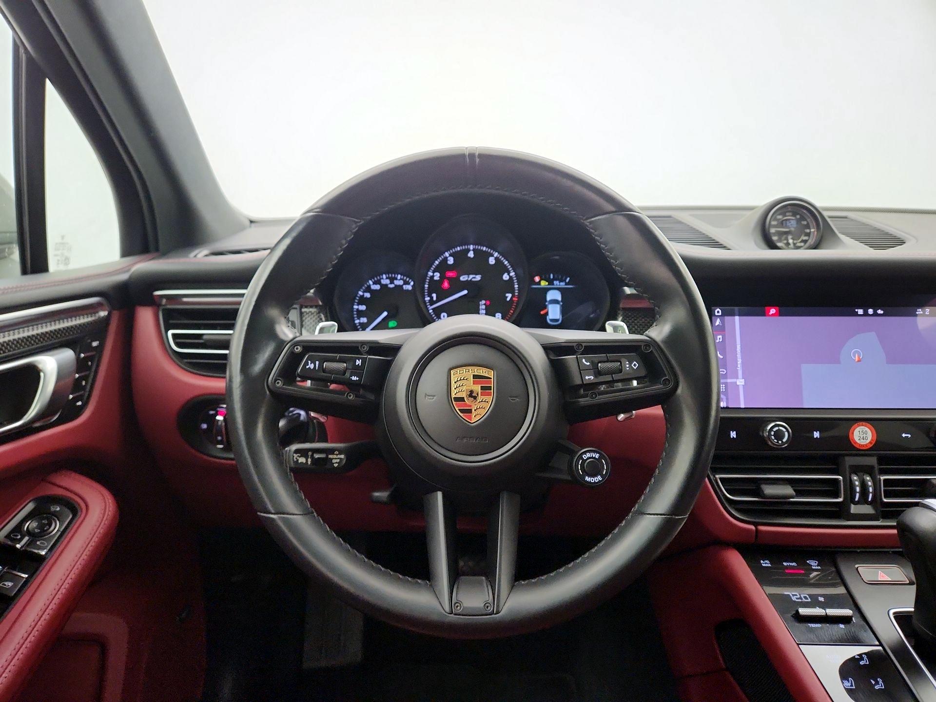 Thumbnail: 2023 Porsche Macan - 10