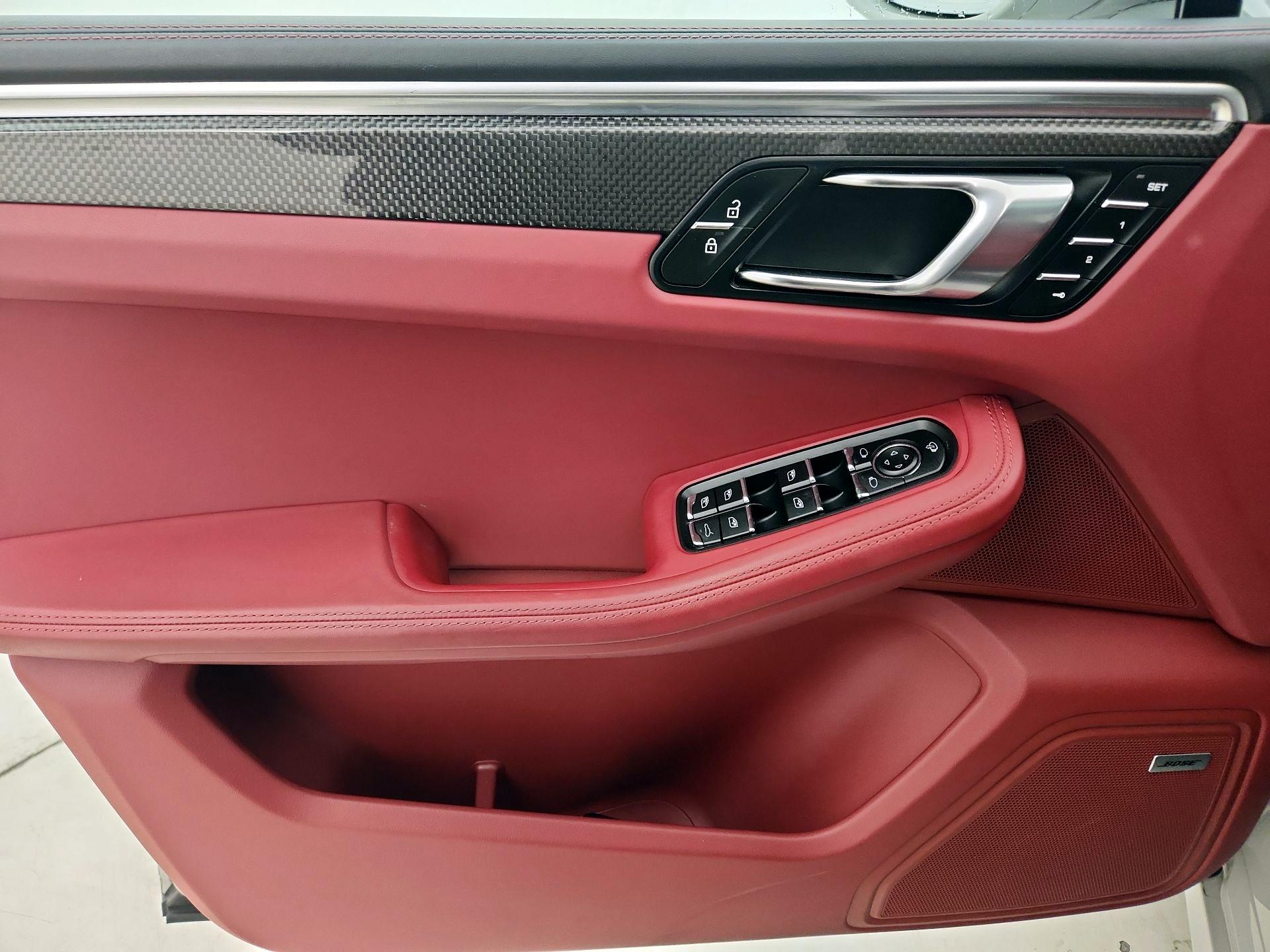 Thumbnail: 2023 Porsche Macan - 12