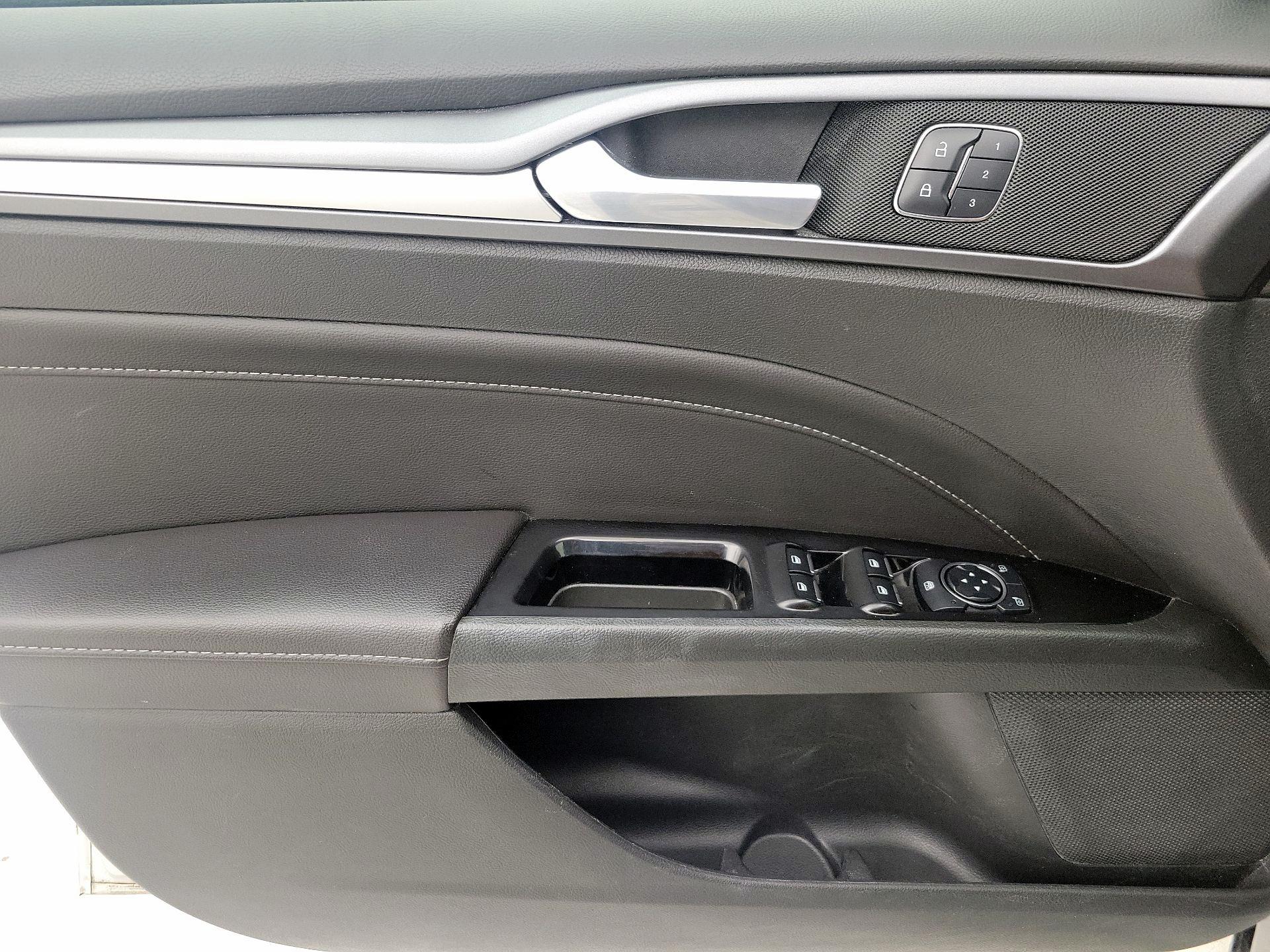 Thumbnail: 2015 Ford Fusion - 12