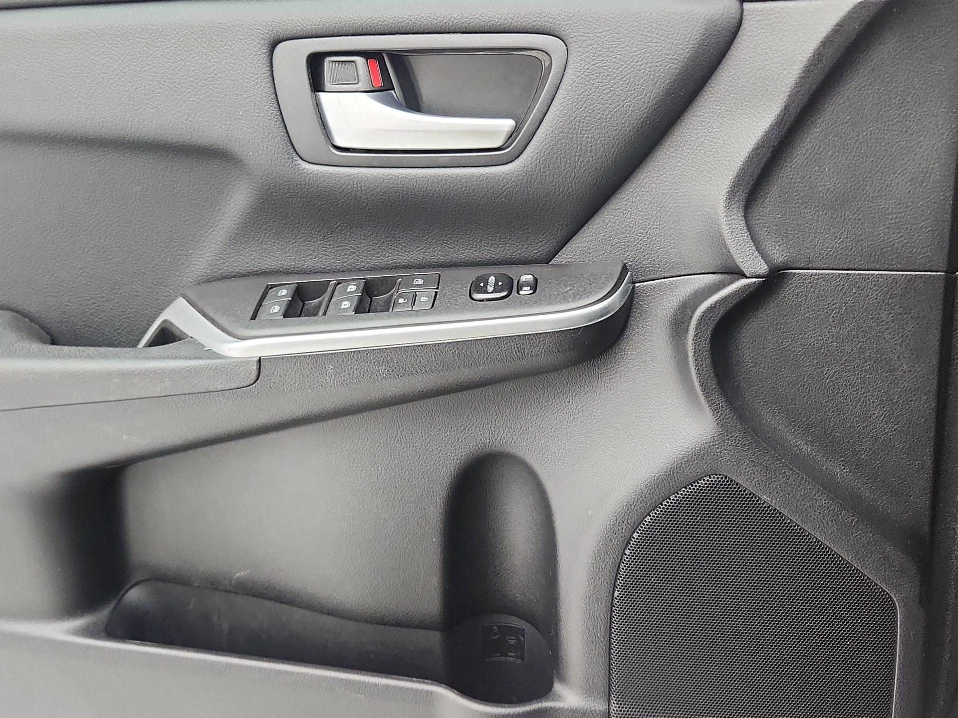 Thumbnail: 2016 Toyota Camry - 12