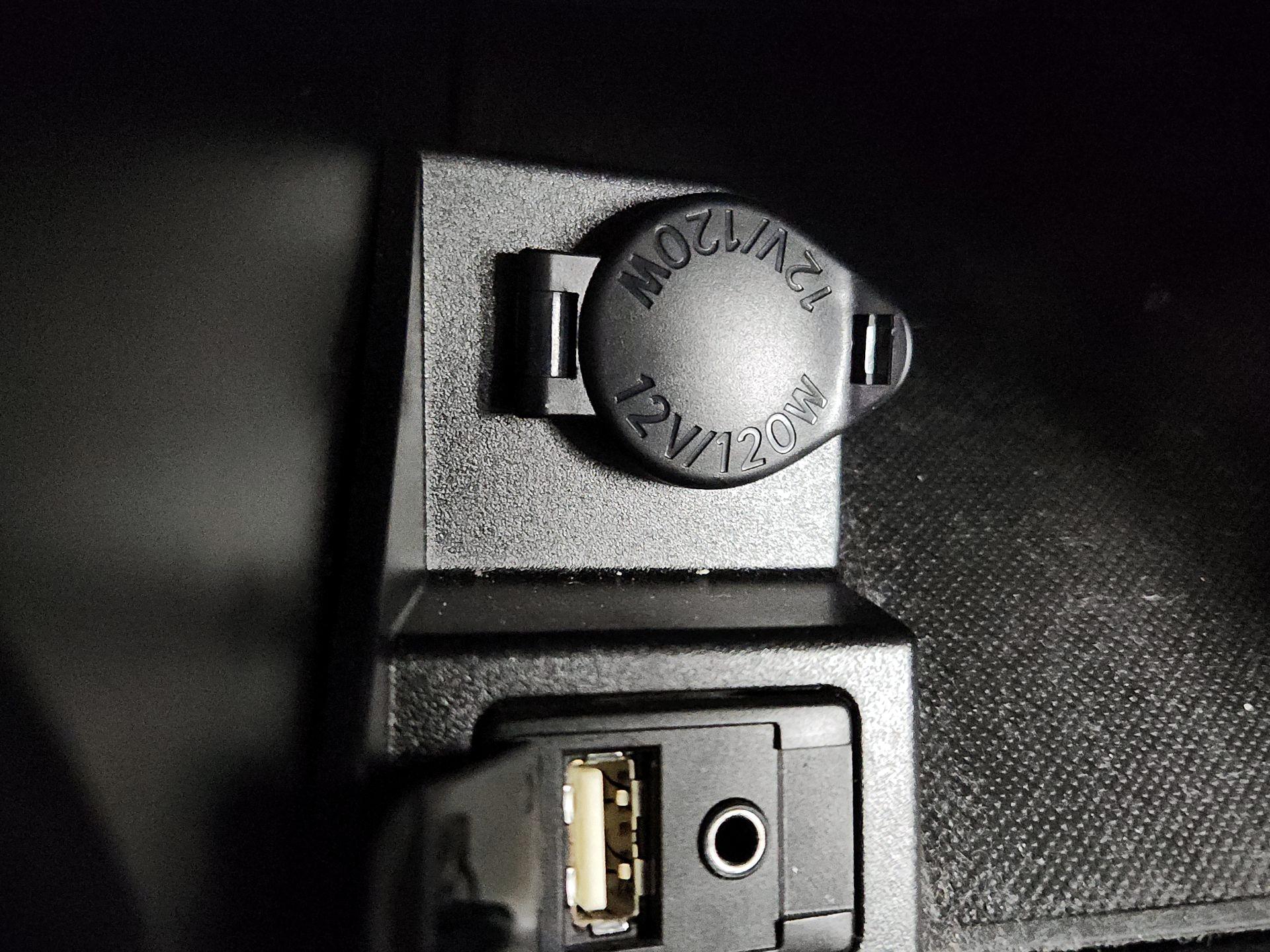 Thumbnail: 2016 Toyota Camry - 18