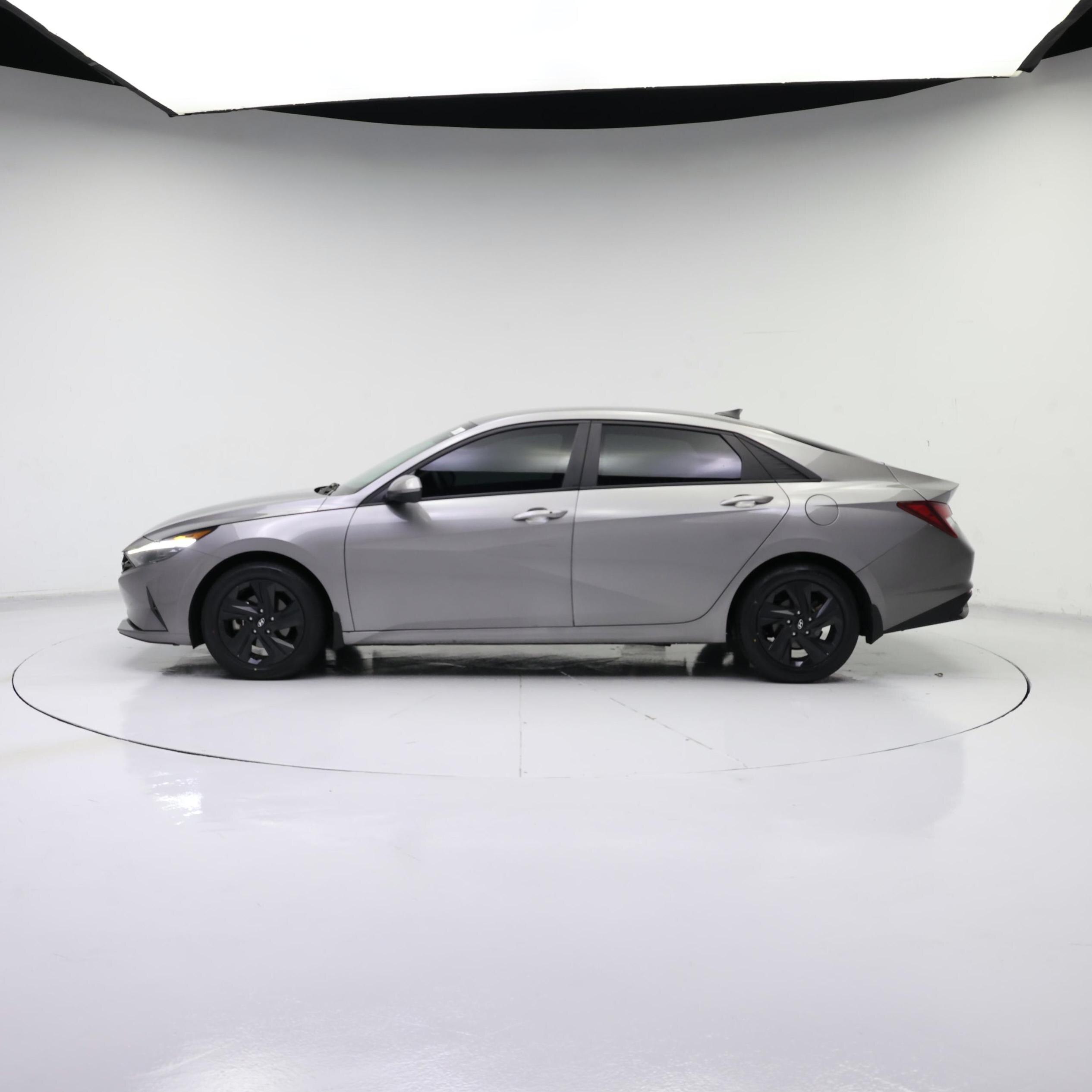 Thumbnail: 2023 Hyundai Elantra - 3