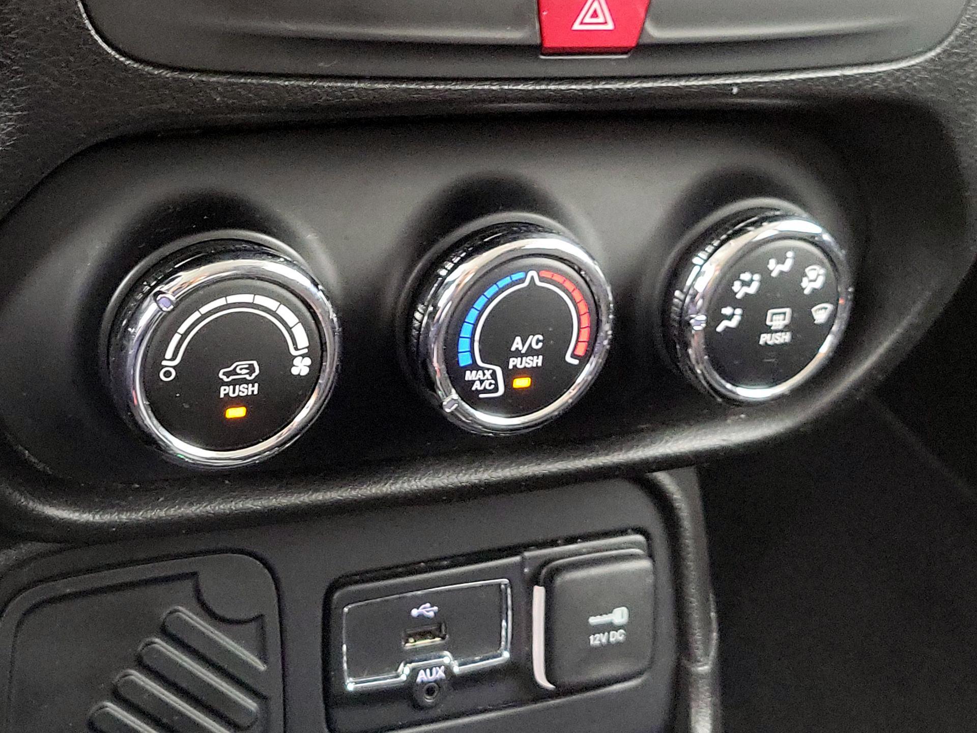 Thumbnail: 2017 Jeep Renegade - 16