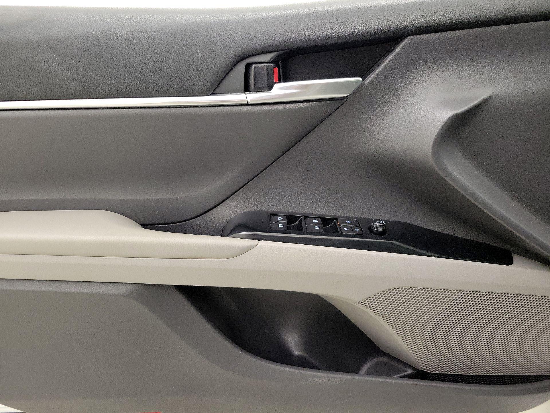 Thumbnail: 2020 Toyota Camry - 12