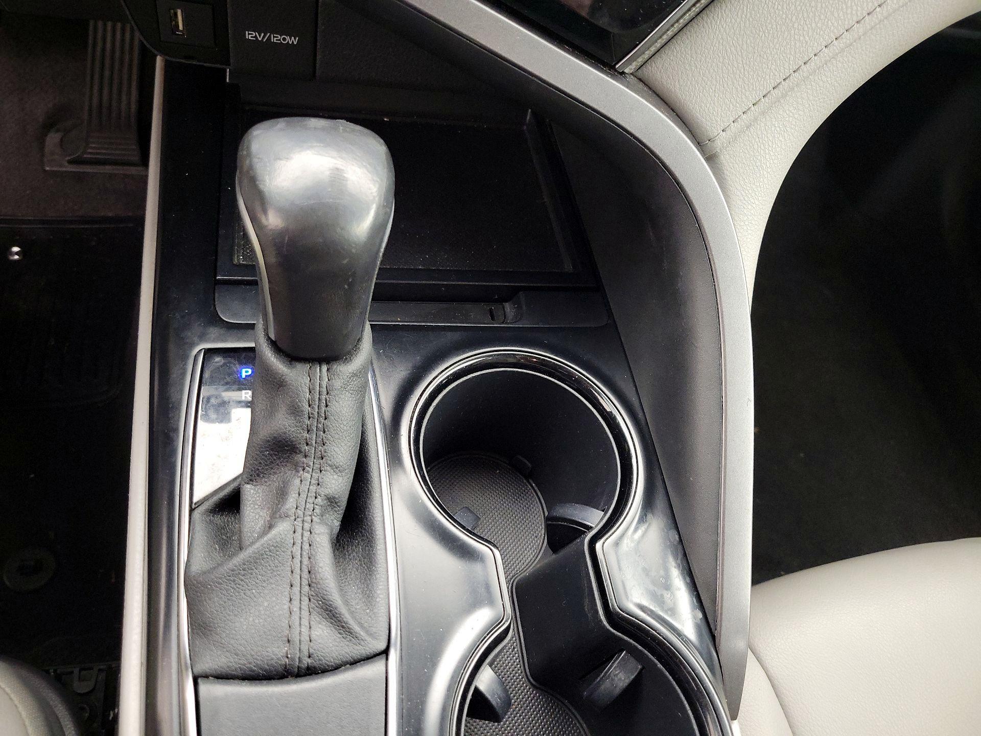 Thumbnail: 2020 Toyota Camry - 17