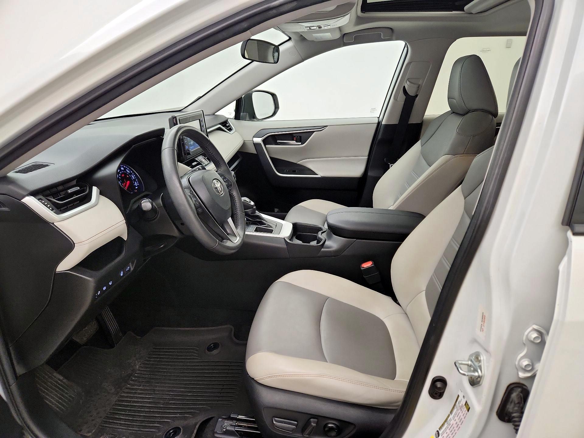 Thumbnail: 2021 Toyota RAV4 - 11