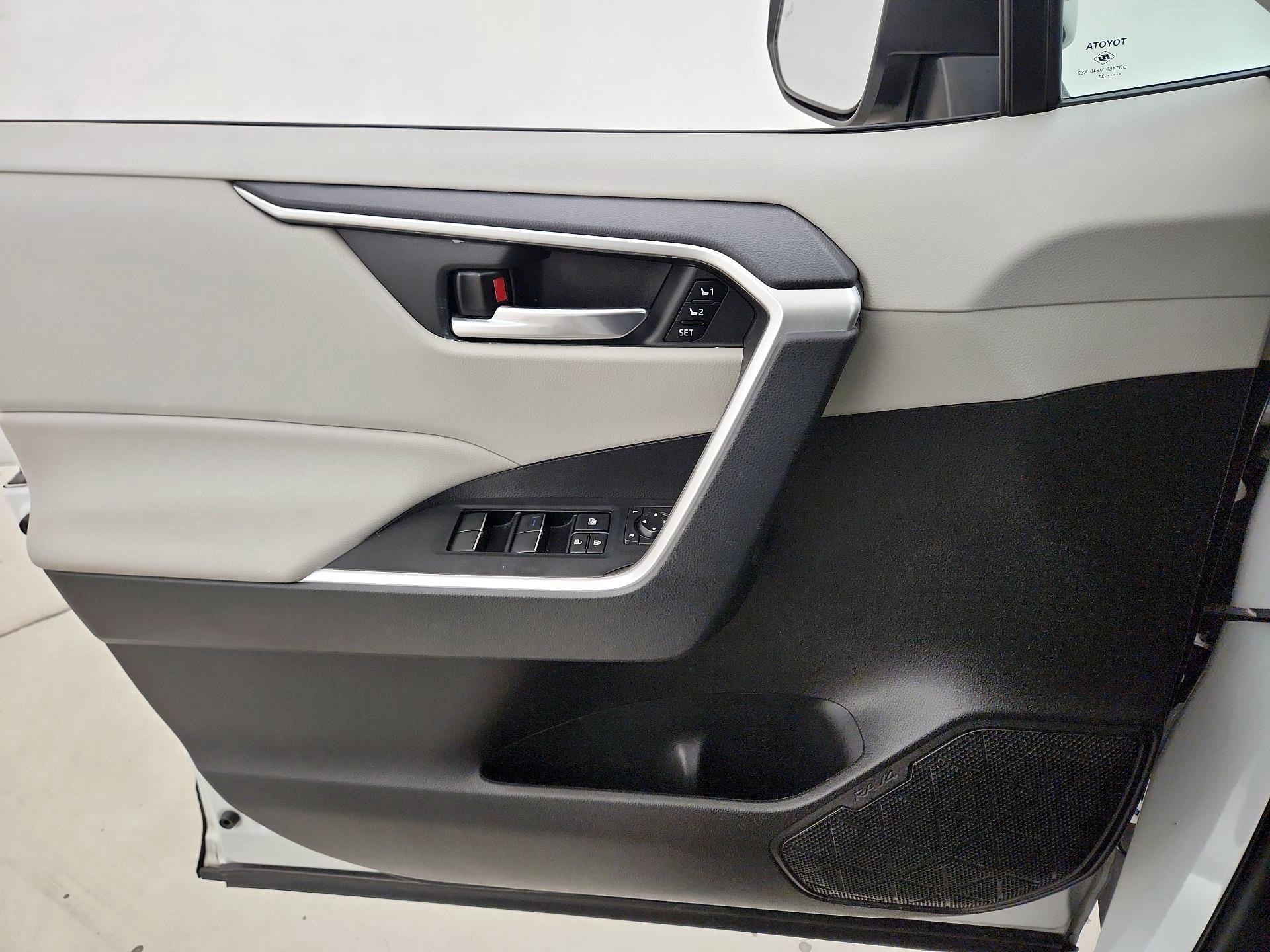 Thumbnail: 2021 Toyota RAV4 - 12