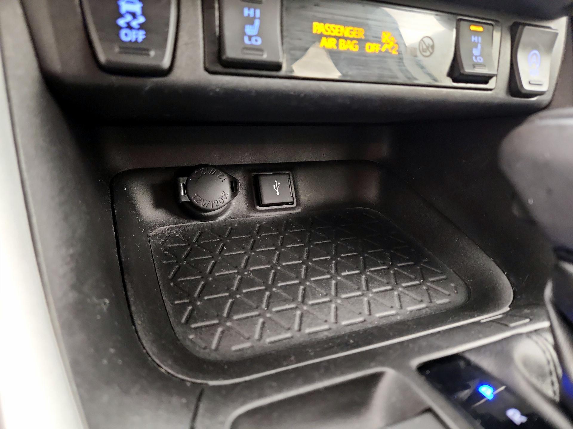 Thumbnail: 2021 Toyota RAV4 - 18