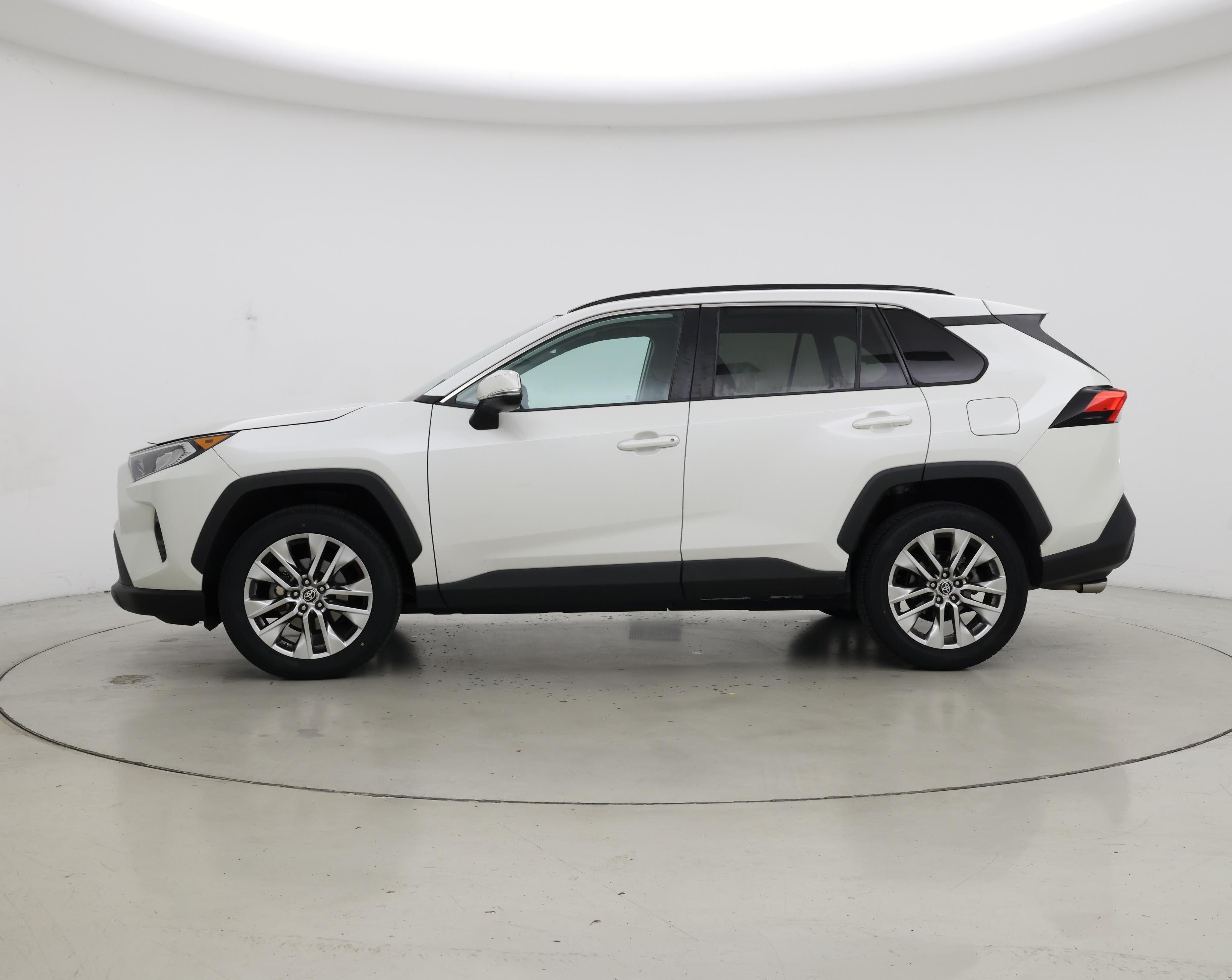 Thumbnail: 2021 Toyota RAV4 - 3