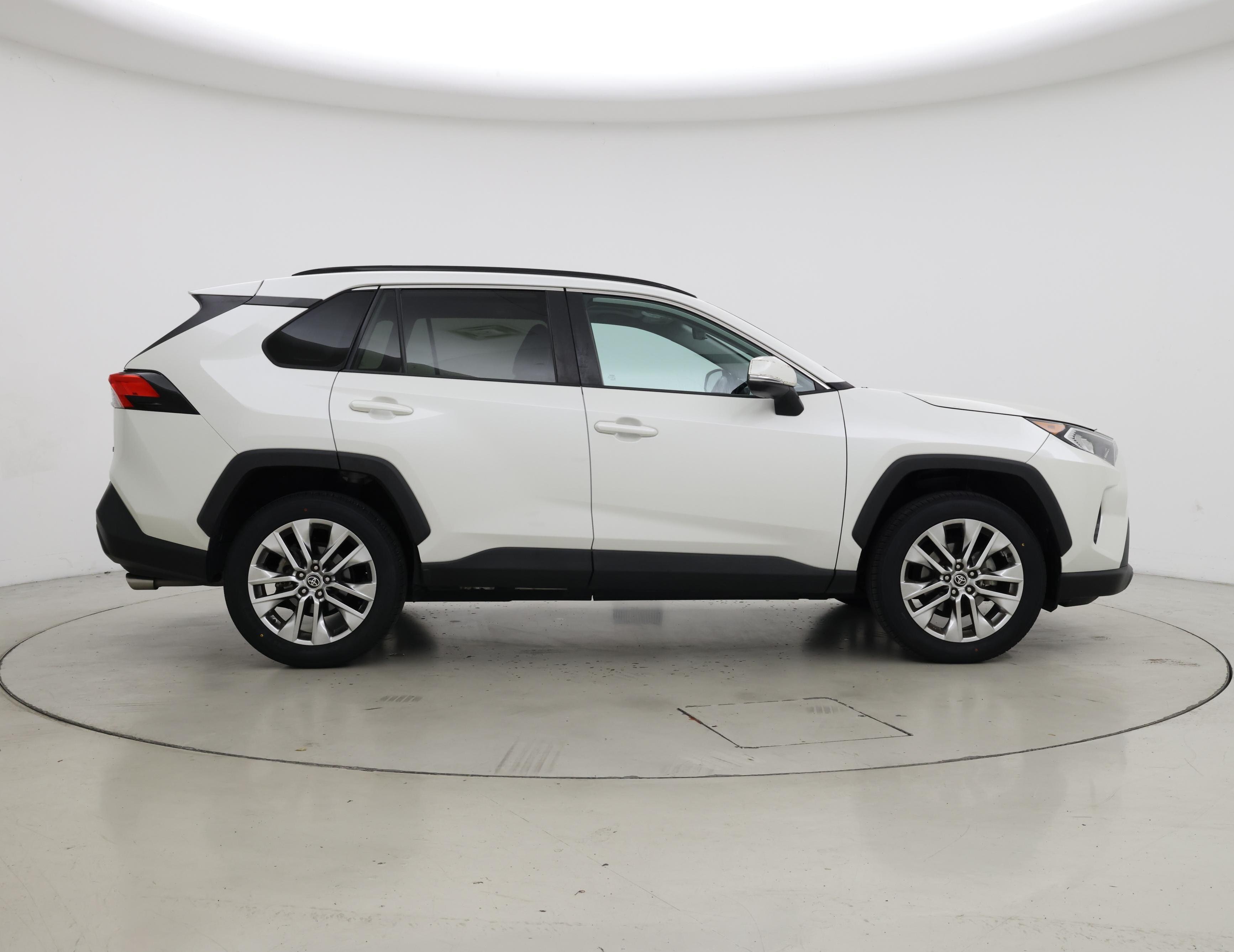 Thumbnail: 2021 Toyota RAV4 - 7