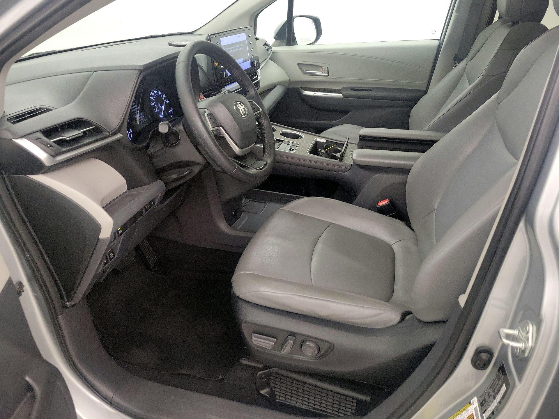 Thumbnail: 2021 Toyota Sienna - 11