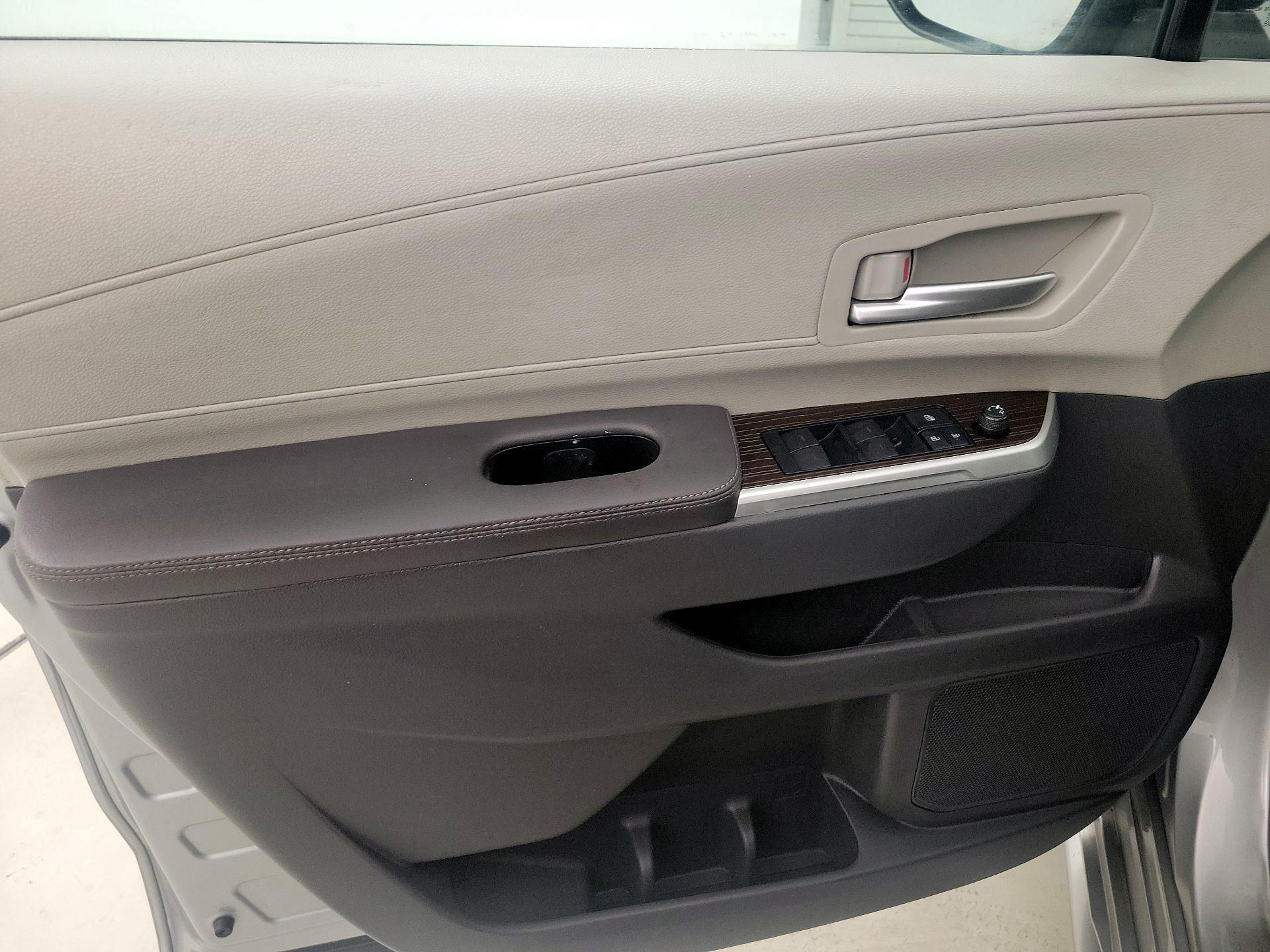 Thumbnail: 2021 Toyota Sienna - 12