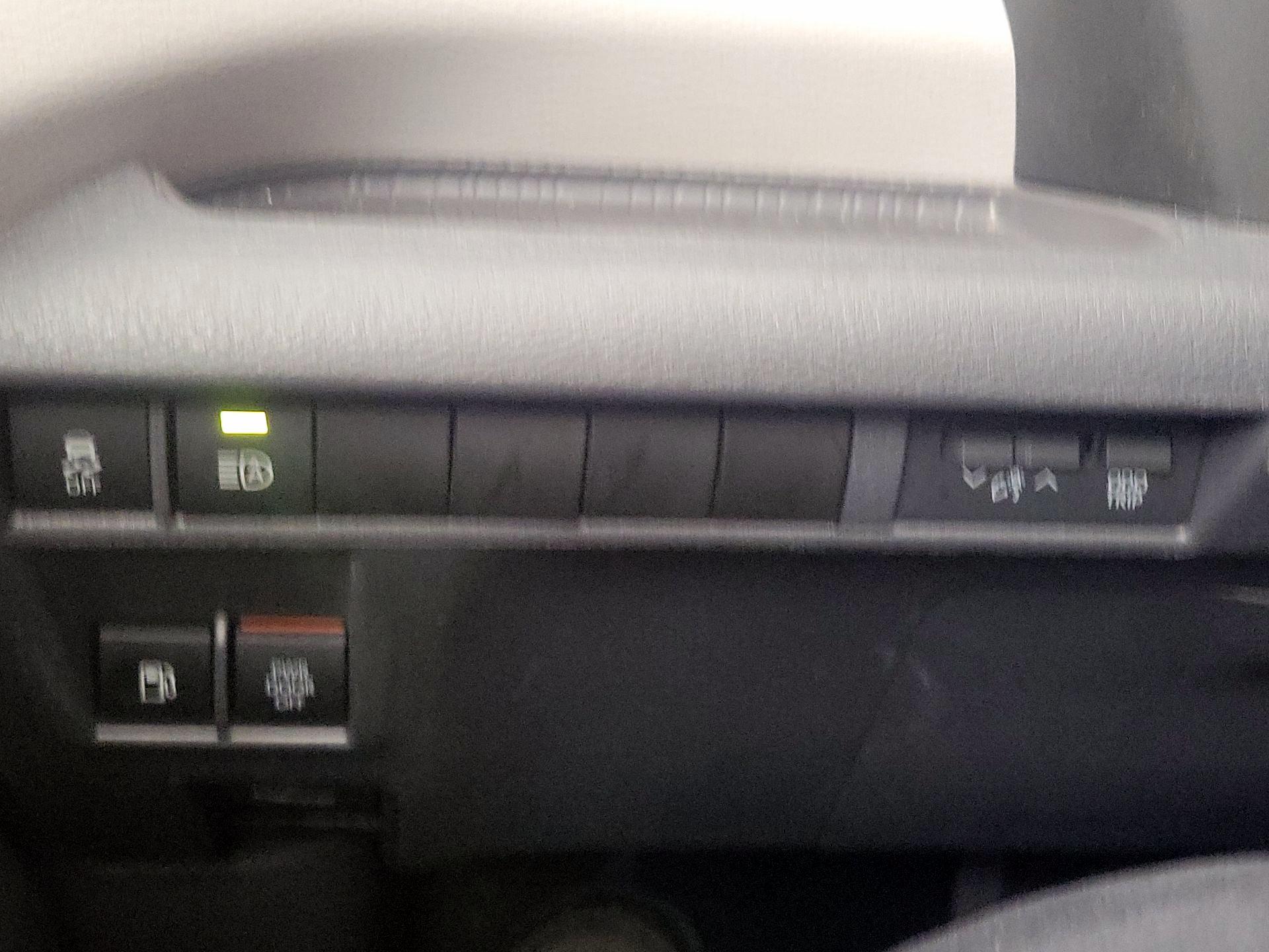 Thumbnail: 2021 Toyota Sienna - 13