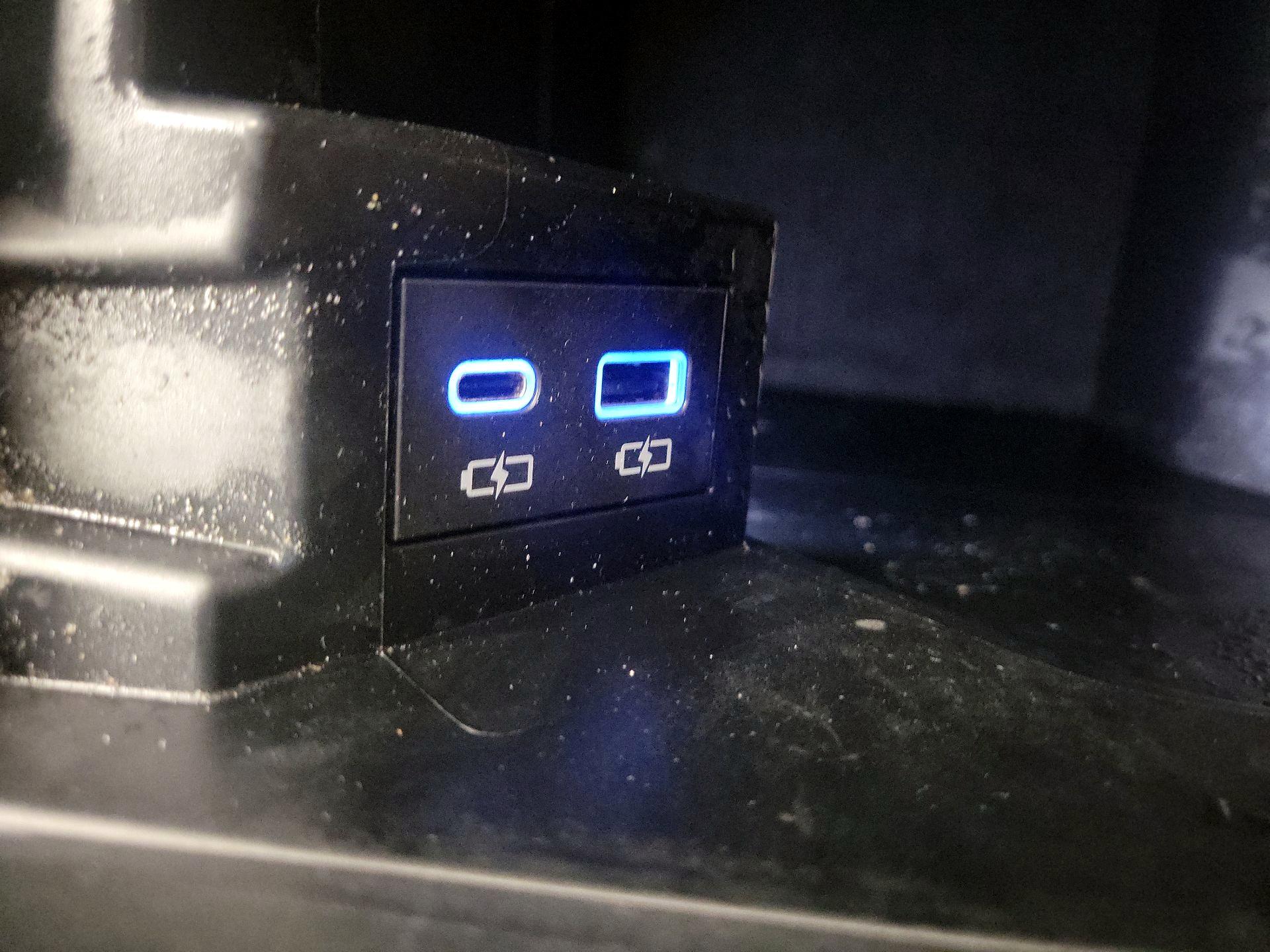 Thumbnail: 2021 Toyota Sienna - 18